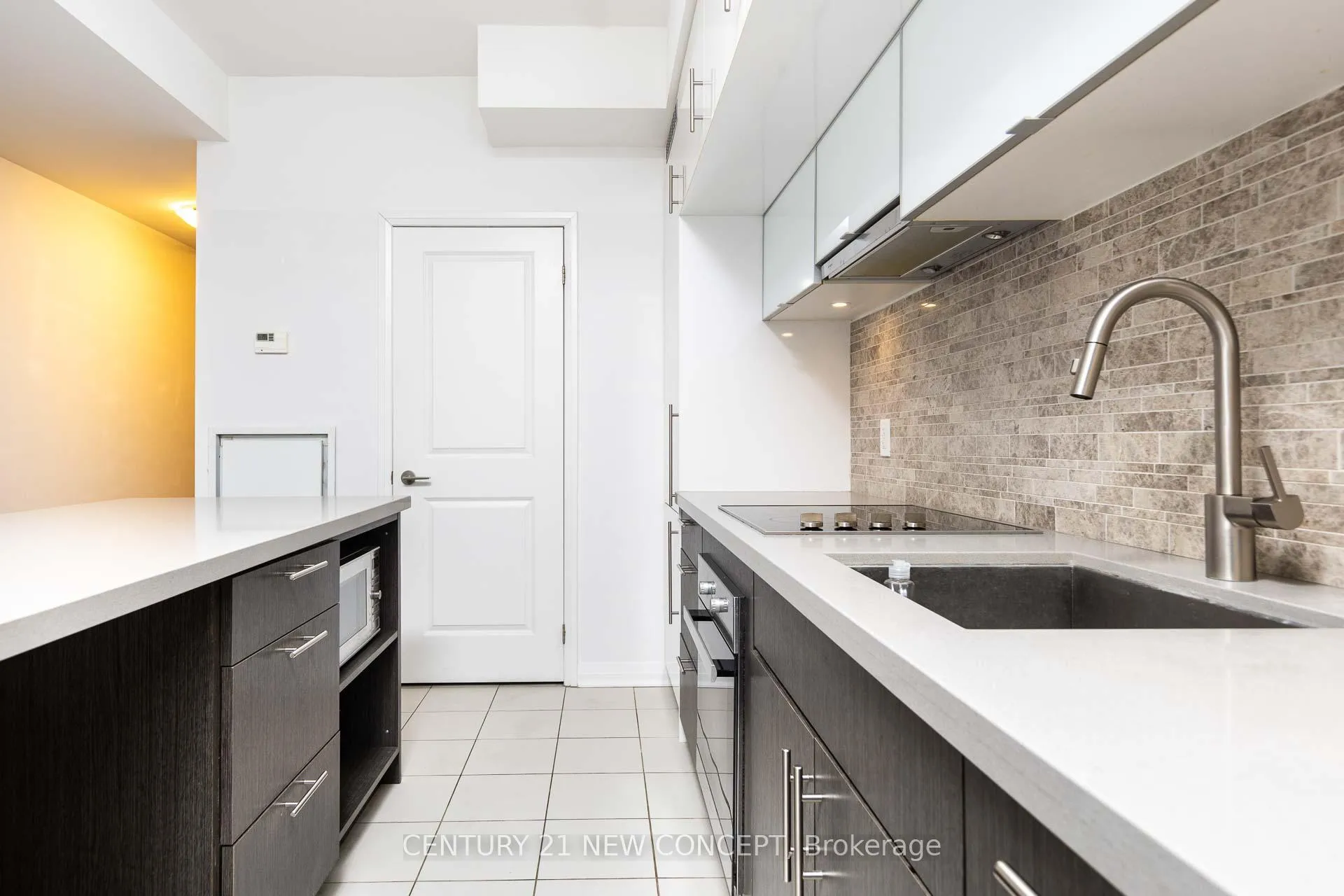 Photo 11 of Unit 803, 8 Mercer Street, Toronto, Waterfront Communities — HOMEH