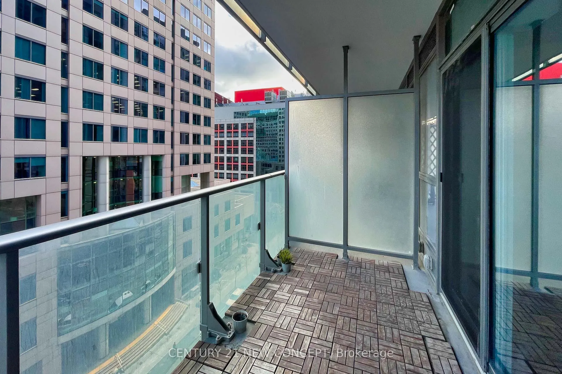 Photo 16 of Unit 803, 8 Mercer Street, Toronto, Waterfront Communities — HOMEH