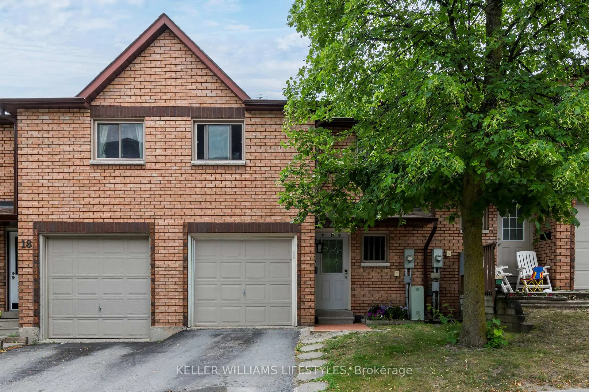 Photo 2 of 19 Quail Crescent, Barrie, Ardagh — HOMEH