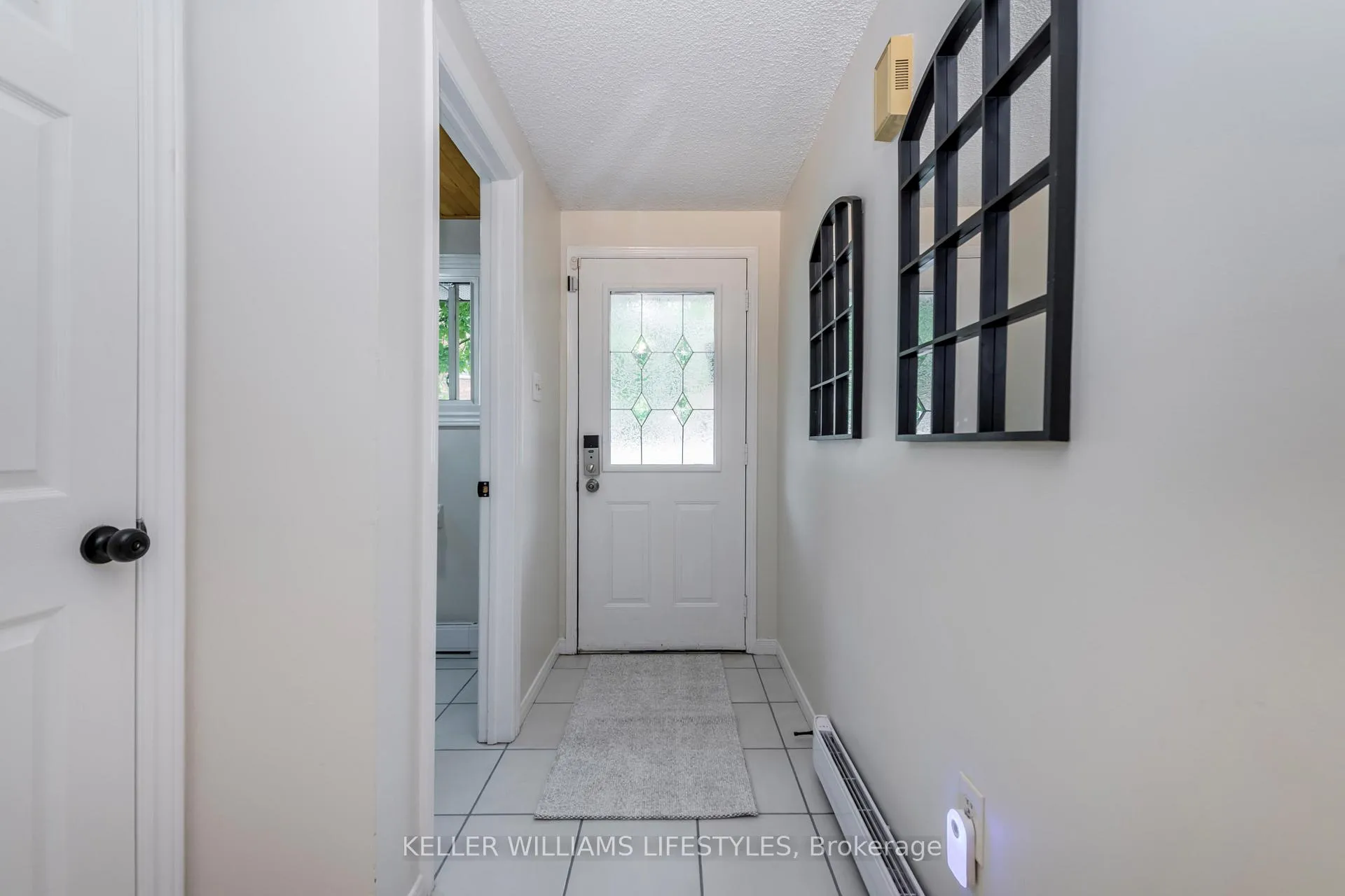 Photo 3 of 19 Quail Crescent, Barrie, Ardagh — HOMEH