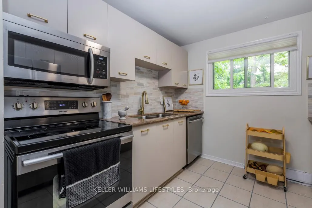 Photo 7 of 19 Quail Crescent, Barrie, Ardagh — HOMEH