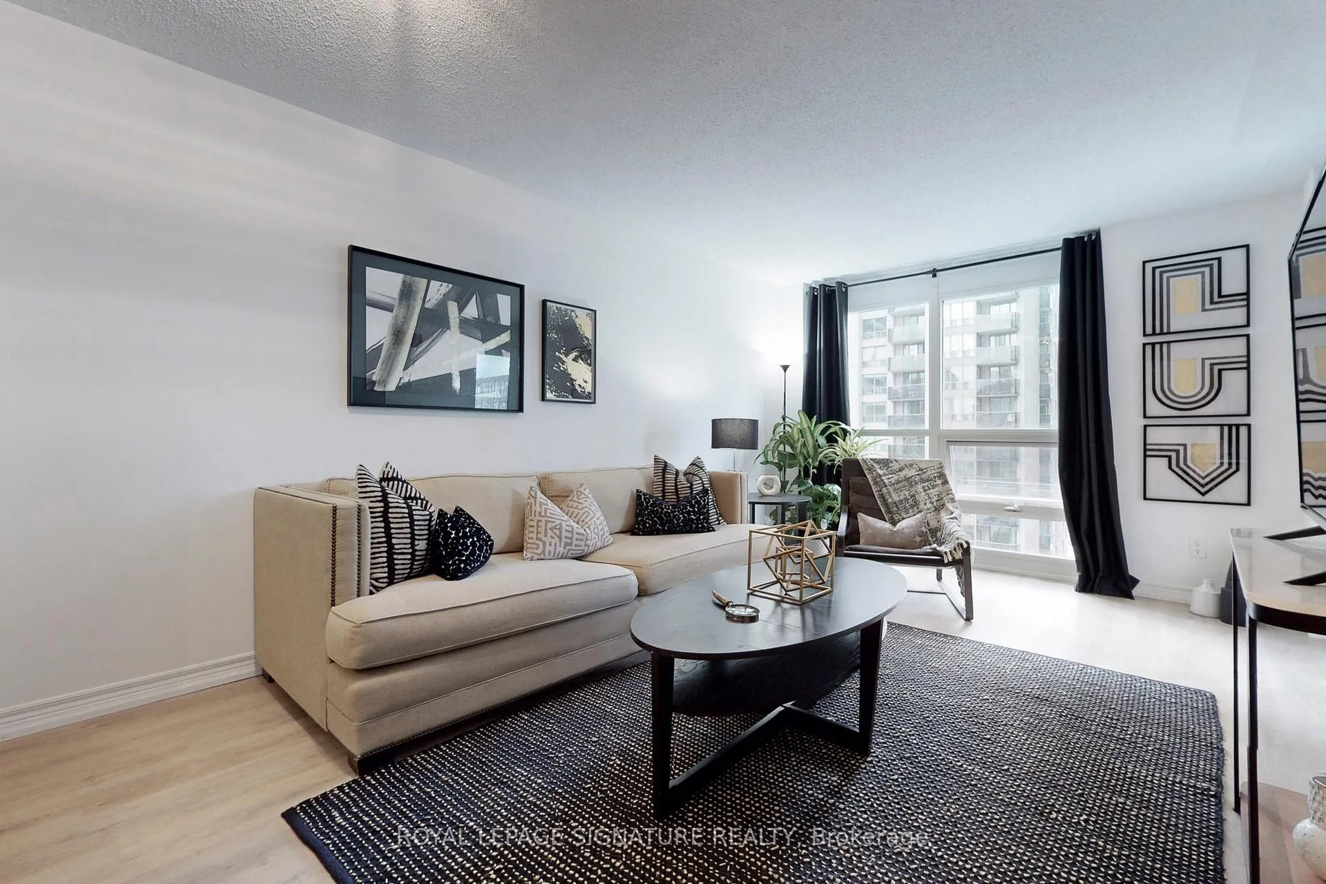 Photo 10 of Unit 1411, 763 Bay Street, Toronto, Bay Street Corridor — HOMEH