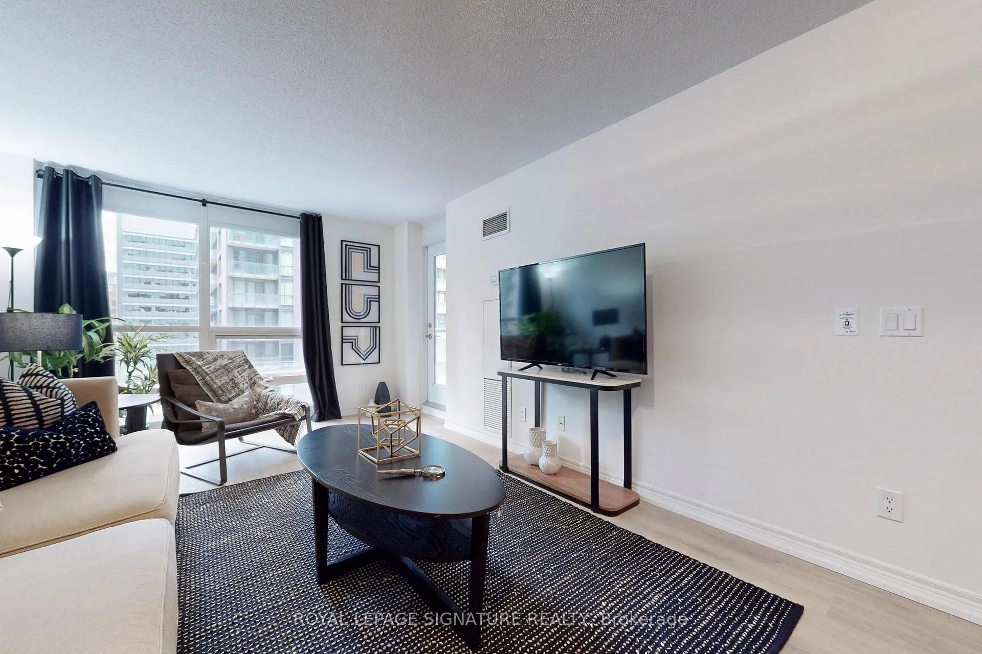 Photo 11 of Unit 1411, 763 Bay Street, Toronto, Bay Street Corridor — HOMEH