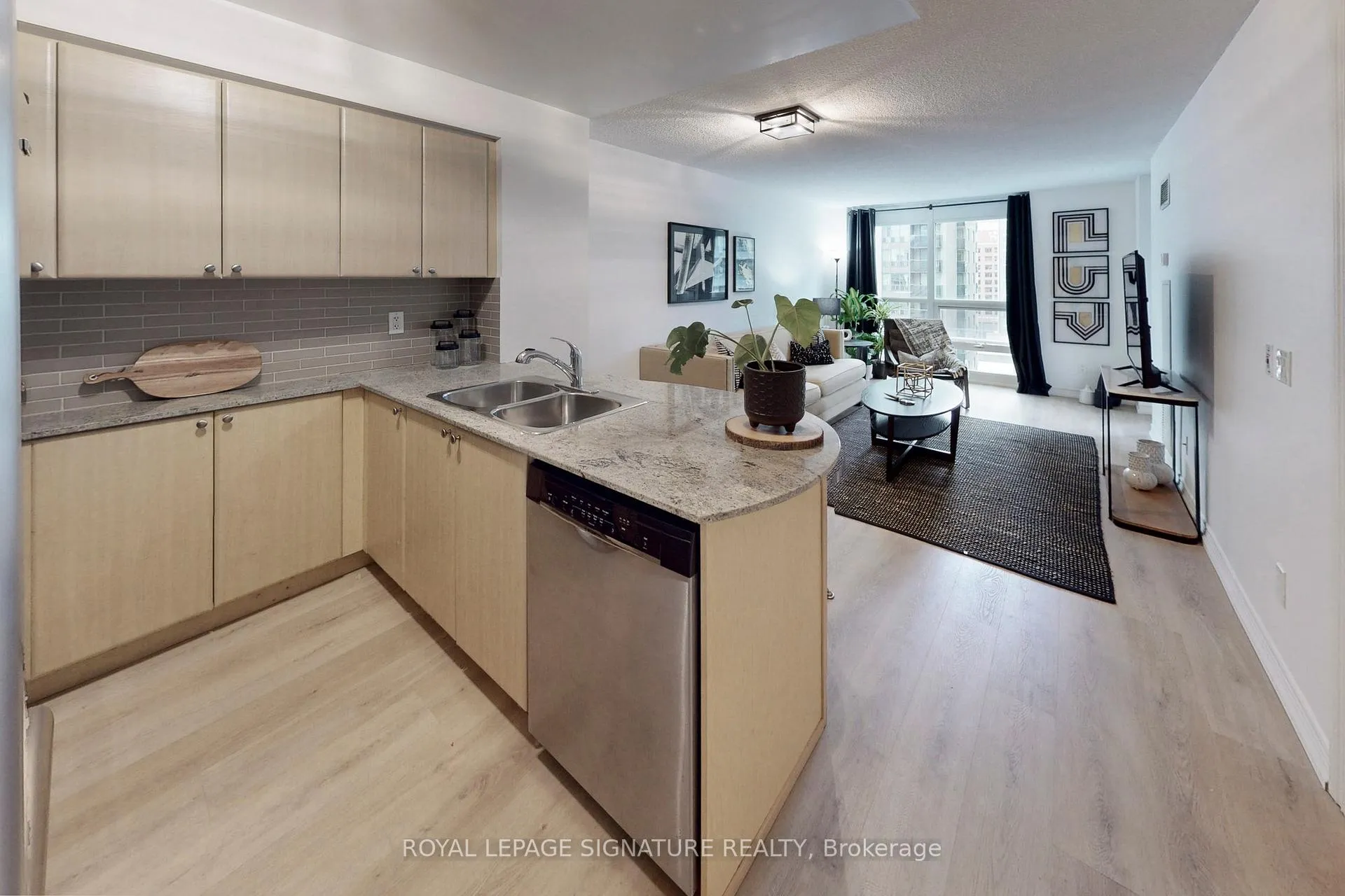 Photo 14 of Unit 1411, 763 Bay Street, Toronto, Bay Street Corridor — HOMEH