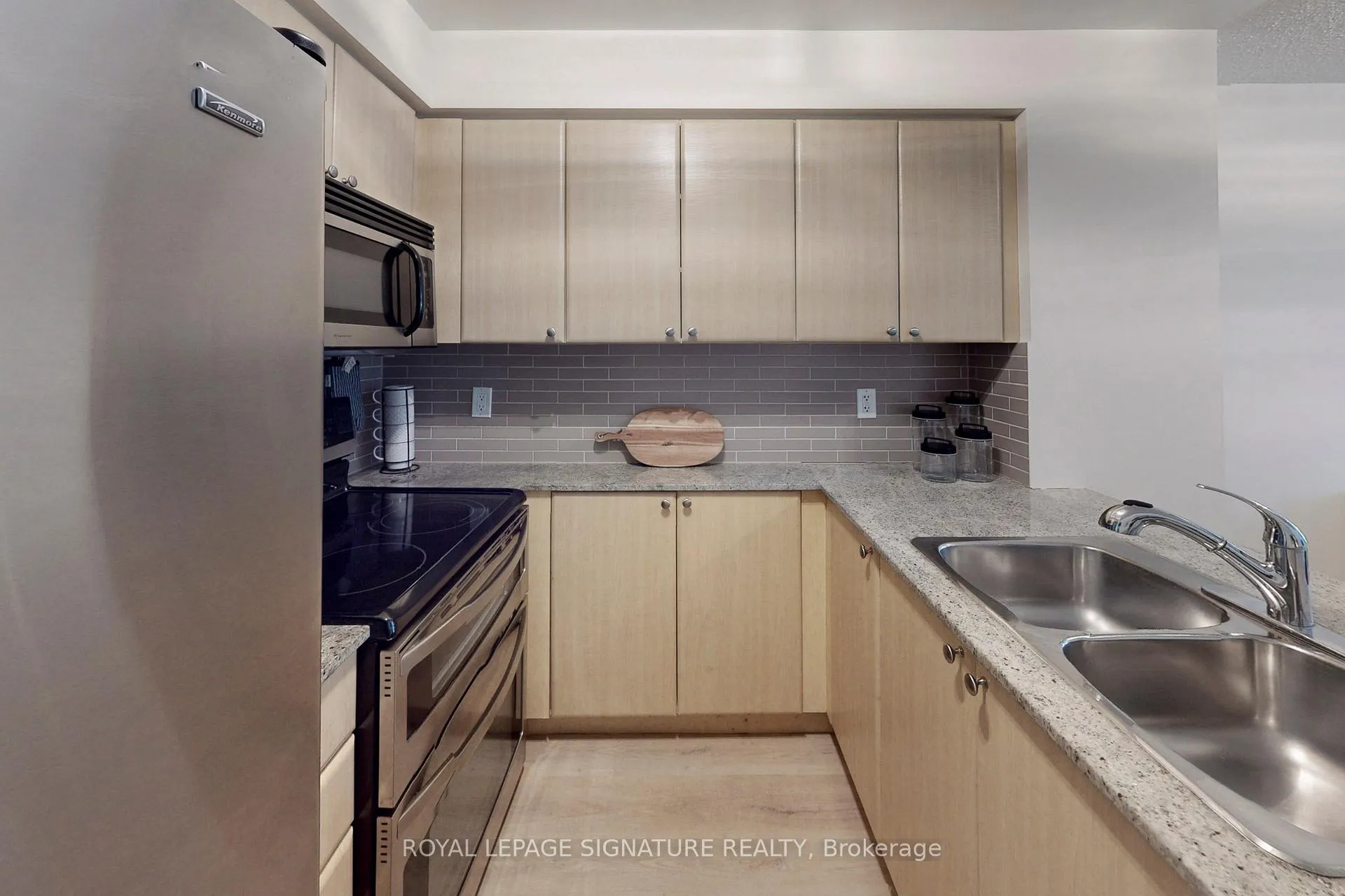 Photo 15 of Unit 1411, 763 Bay Street, Toronto, Bay Street Corridor — HOMEH