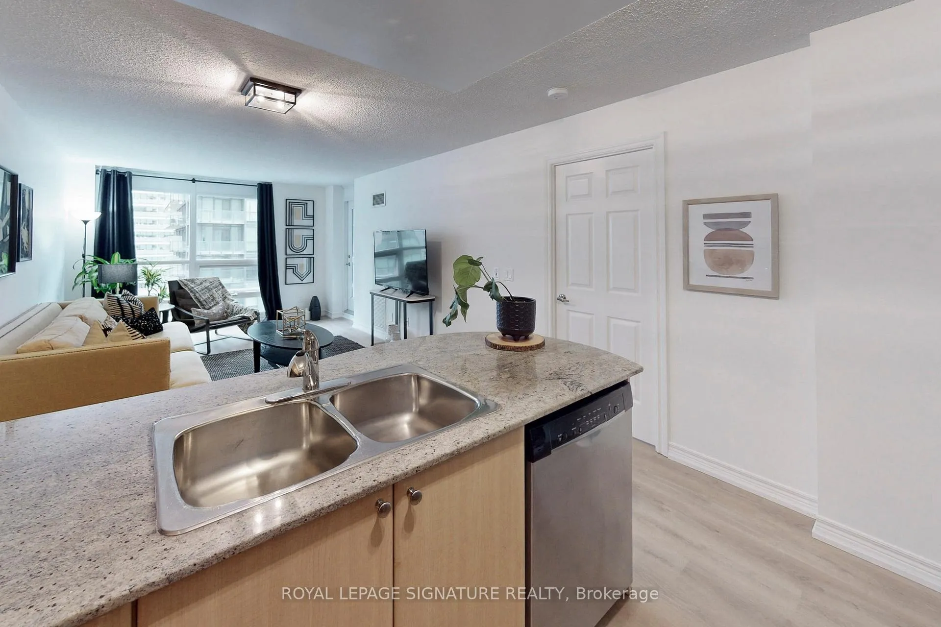 Photo 17 of Unit 1411, 763 Bay Street, Toronto, Bay Street Corridor — HOMEH