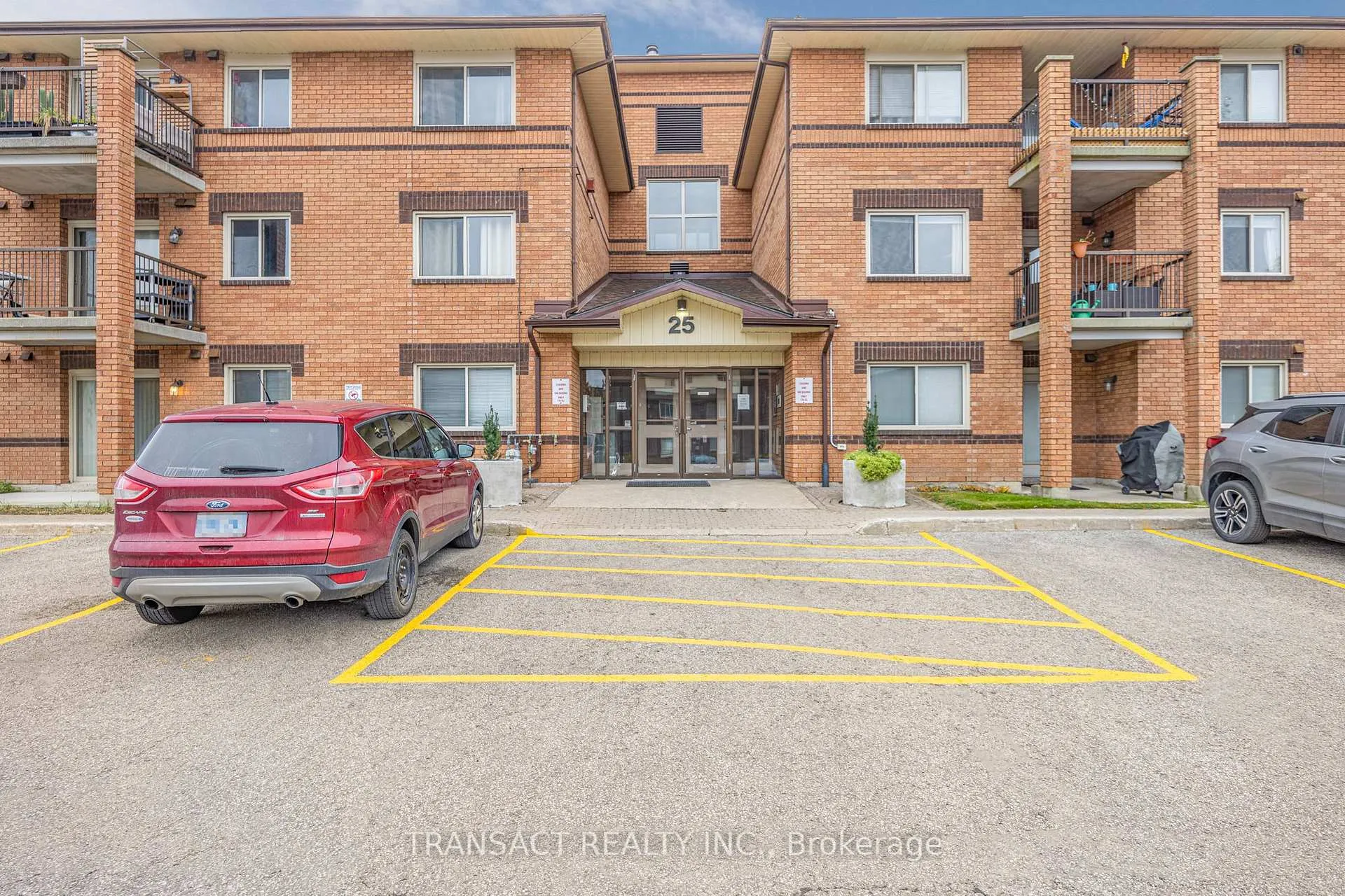 Front of Unit 108, 25 Meadow Lane