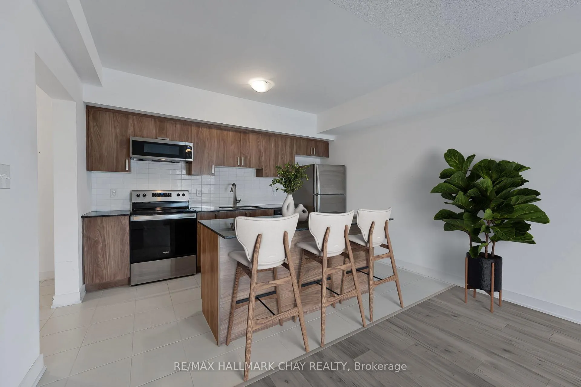 Photo 2 of Unit 208, 6 Spice Way, Barrie, Innis-Shore — HOMEH
