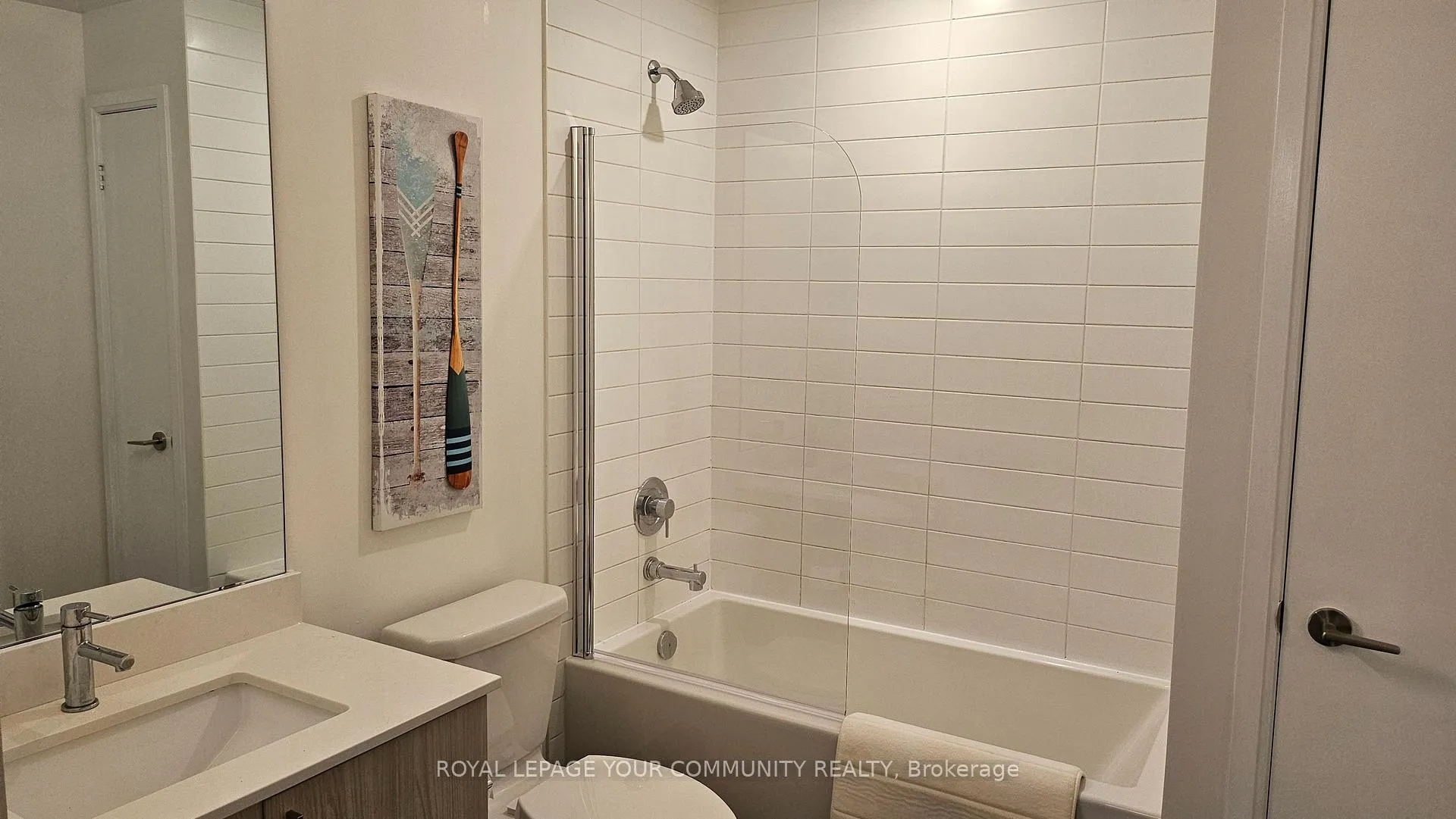 Photo 4 of Unit 1711, 27 Bathurst Street, Toronto, Waterfront Communities — HOMEH