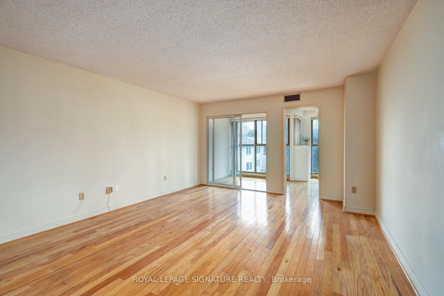Photo 4 of Unit 422, 65 Scadding Avenue, Toronto, Waterfront Communities — HOMEH