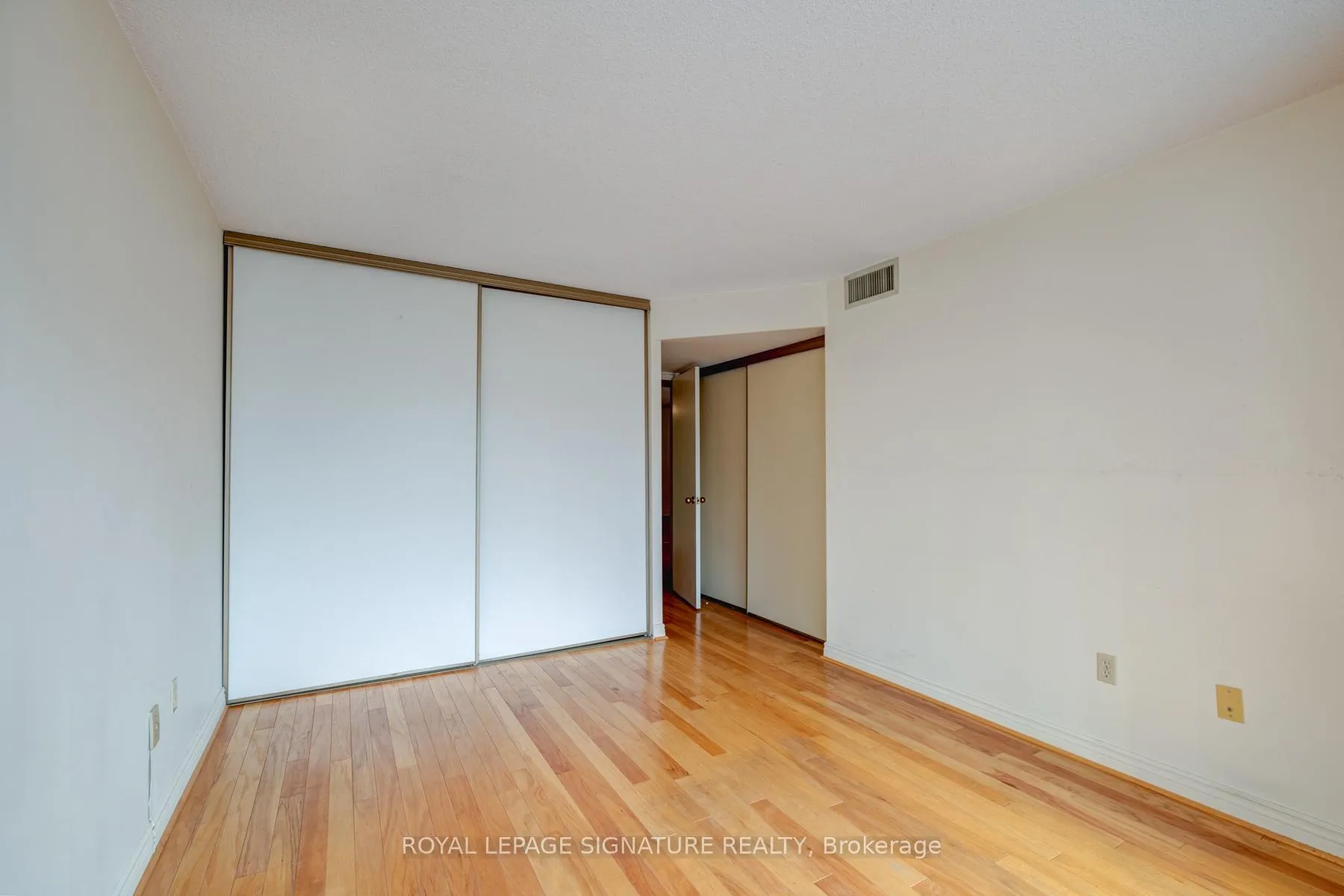 Photo 12 of Unit 422, 65 Scadding Avenue, Toronto, Waterfront Communities — HOMEH