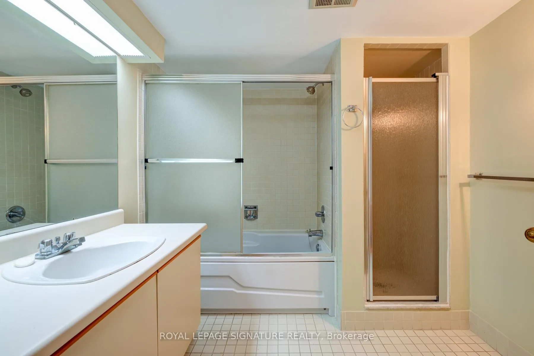 Photo 14 of Unit 422, 65 Scadding Avenue, Toronto, Waterfront Communities — HOMEH