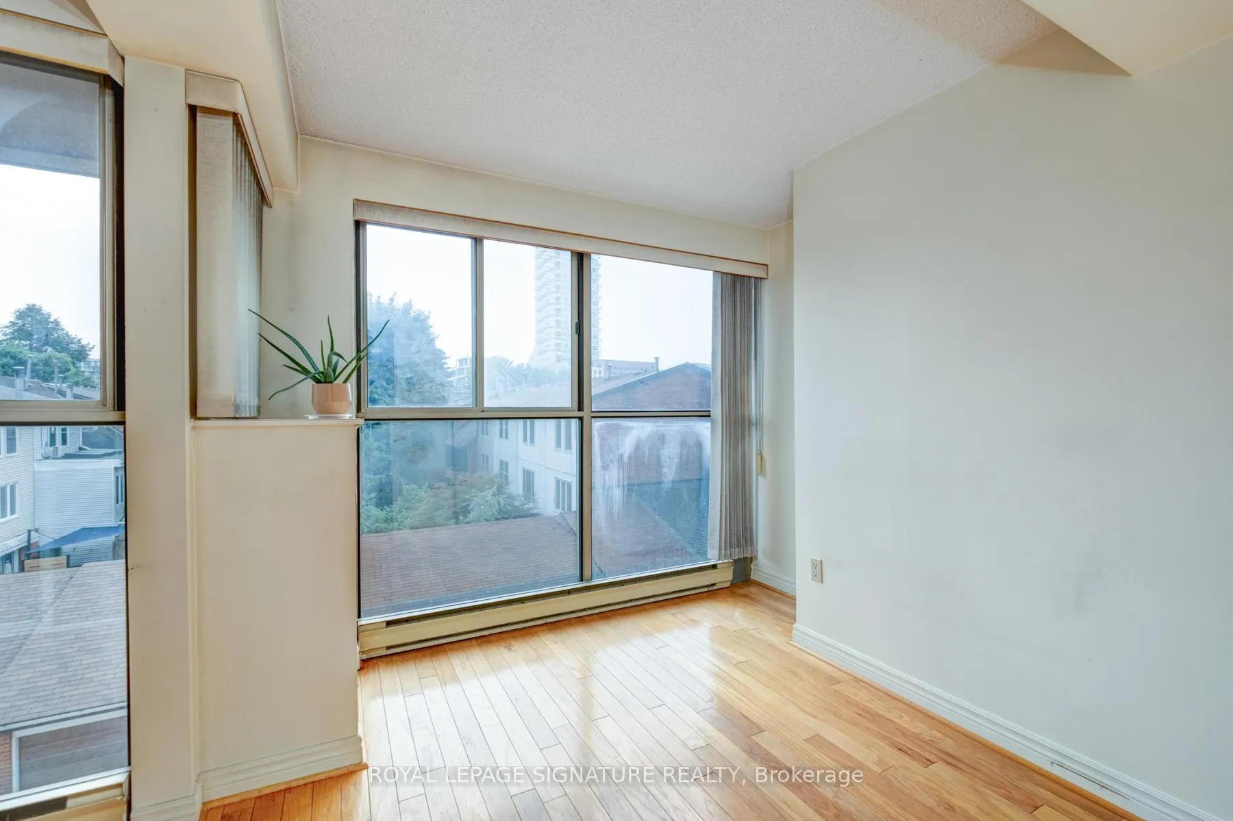 Photo 15 of Unit 422, 65 Scadding Avenue, Toronto, Waterfront Communities — HOMEH