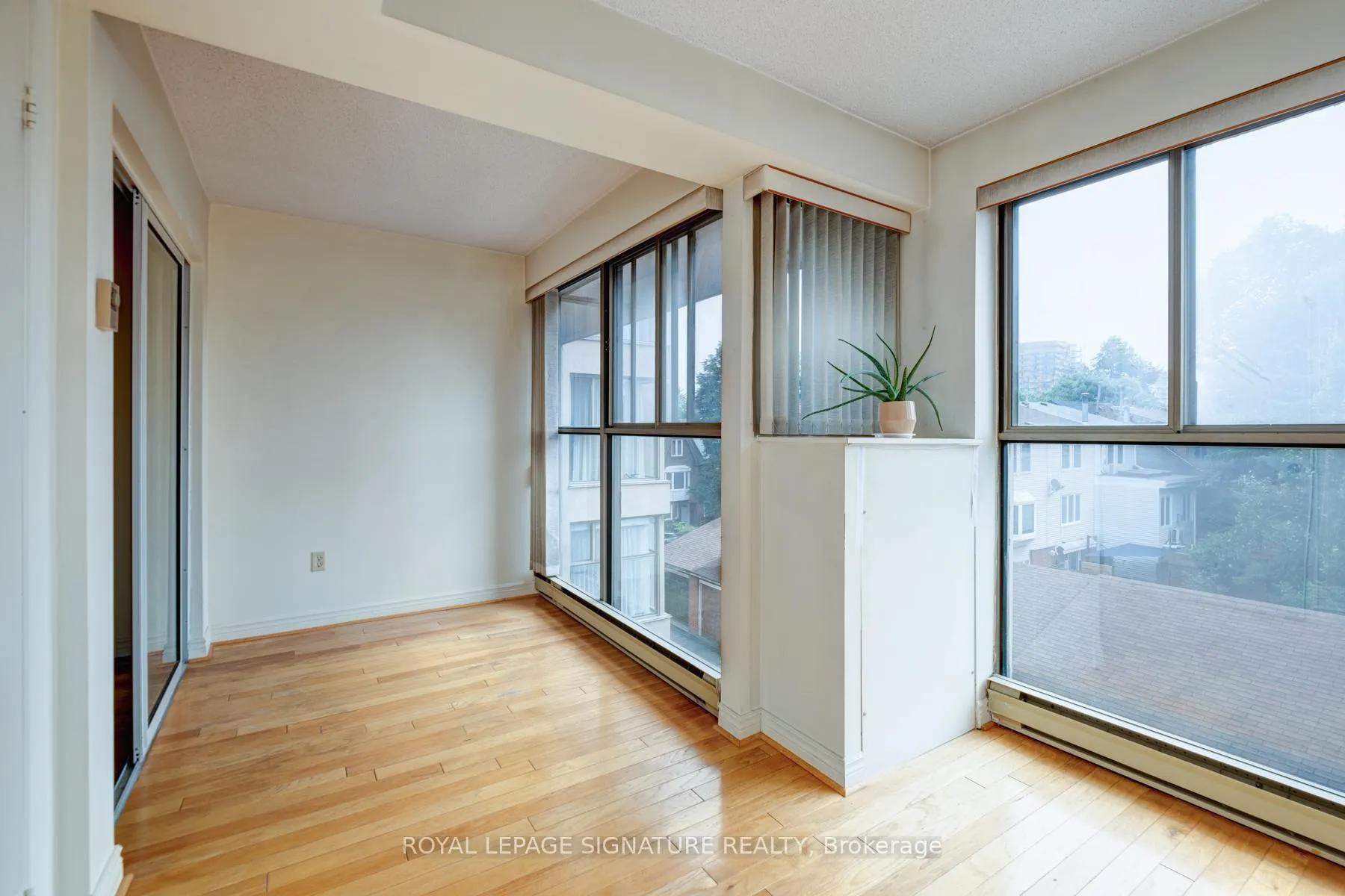 Photo 17 of Unit 422, 65 Scadding Avenue, Toronto, Waterfront Communities — HOMEH
