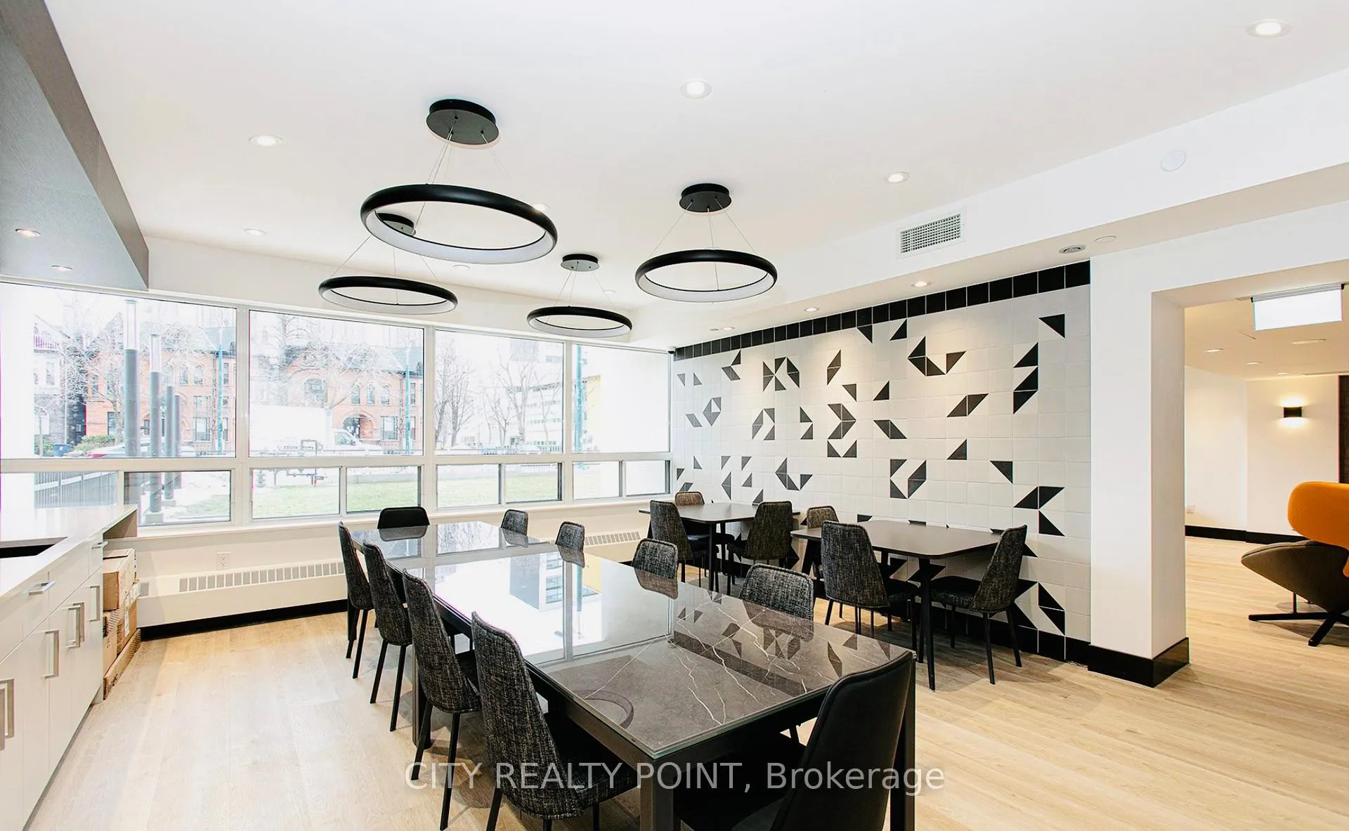 Photo 4 of Unit PH9, 666 Spadina Avenue, Toronto, University — HOMEH