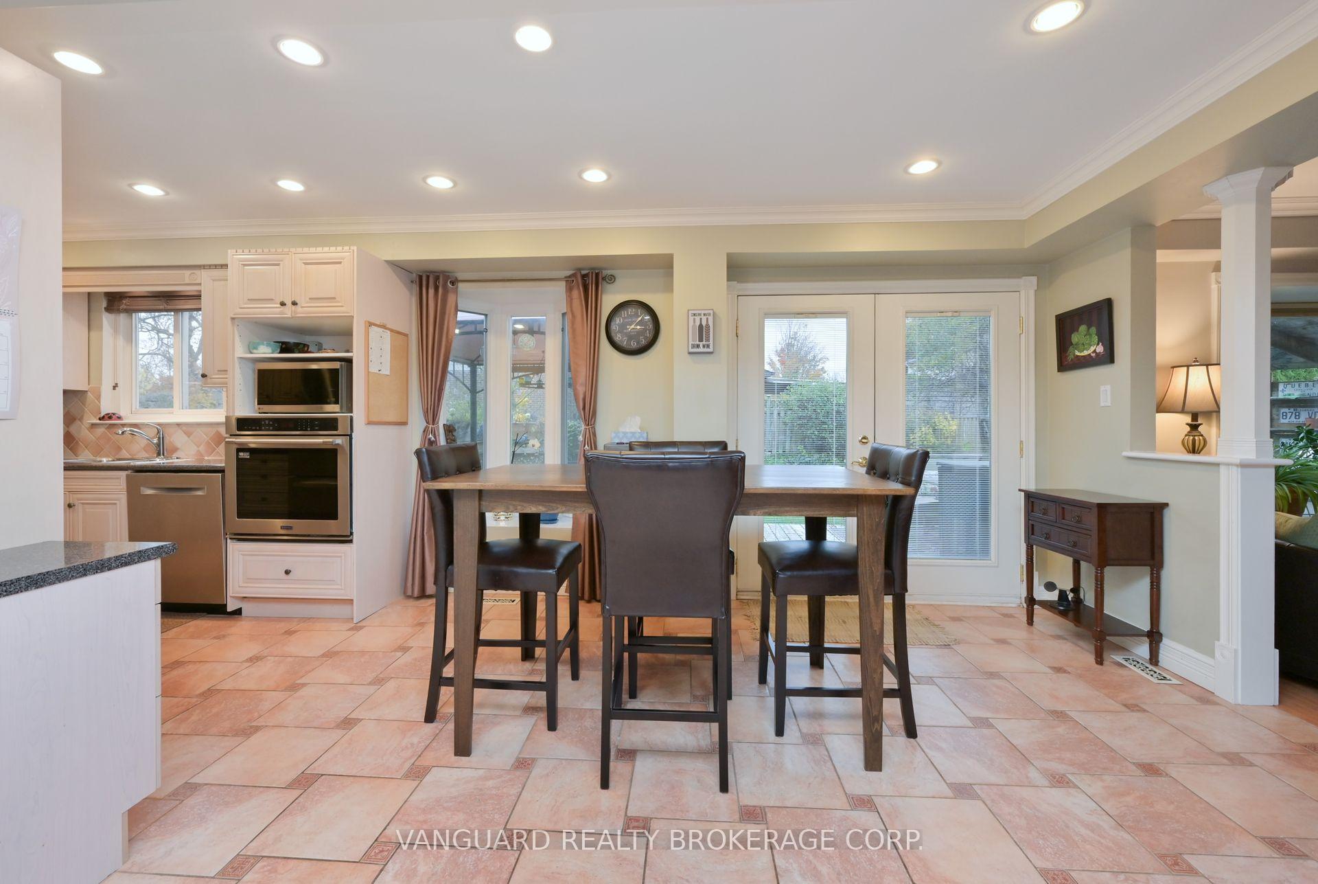 Photo 5 of 279 Bell Air Drive, Caledon, Bolton East — HOMEH