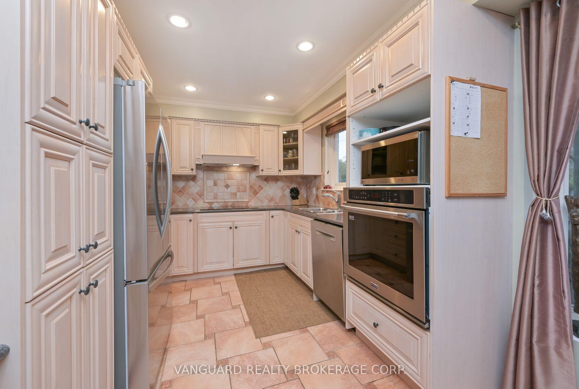 Photo 6 of 279 Bell Air Drive, Caledon, Bolton East — HOMEH