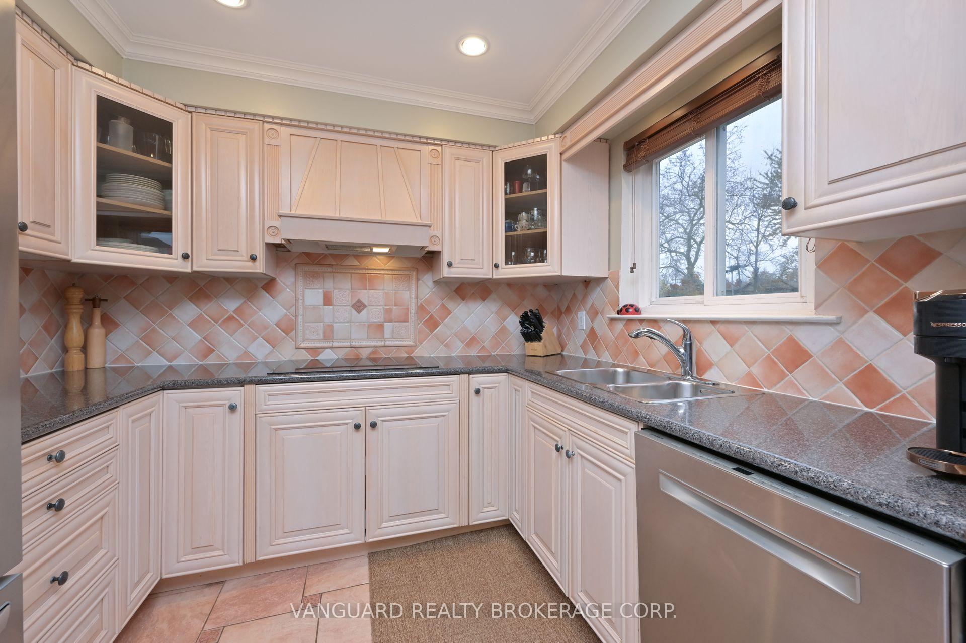 Photo 7 of 279 Bell Air Drive, Caledon, Bolton East — HOMEH