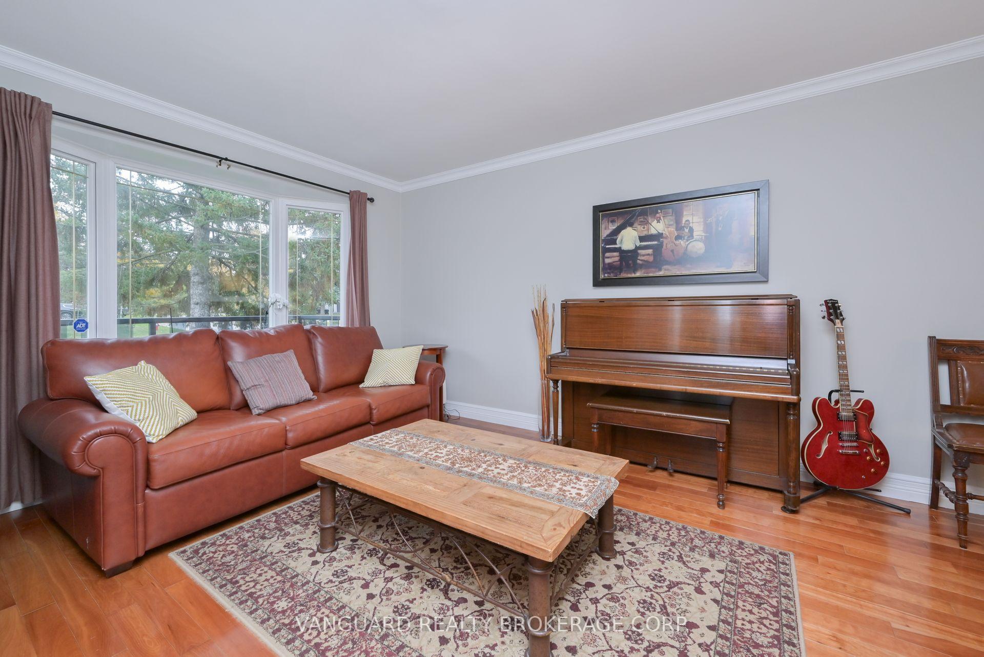 Photo 10 of 279 Bell Air Drive, Caledon, Bolton East — HOMEH
