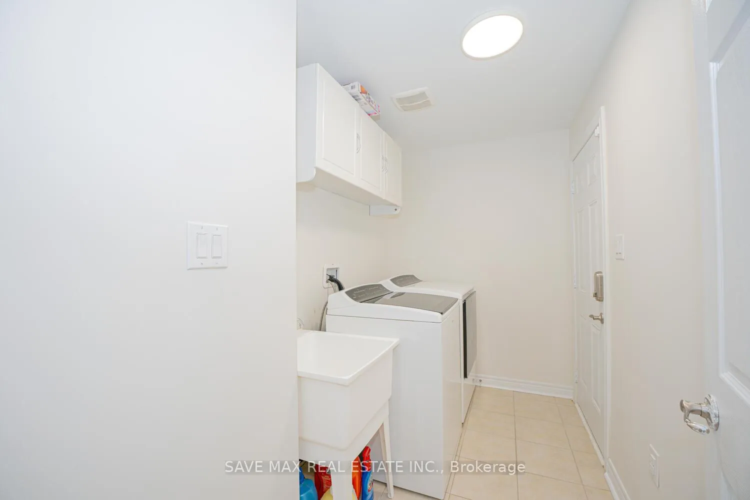 Photo 17 of 61 Edinburgh Drive, Brampton, Bram West — HOMEH