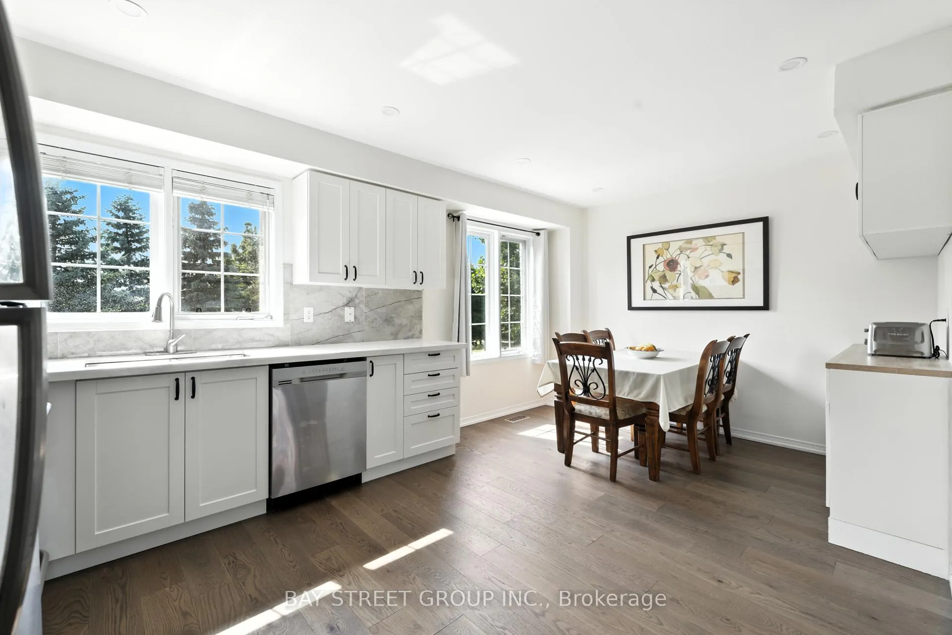 Photo 4 of 12 Stiles Avenue W, Aurora, Bayview Wellington — HOMEH