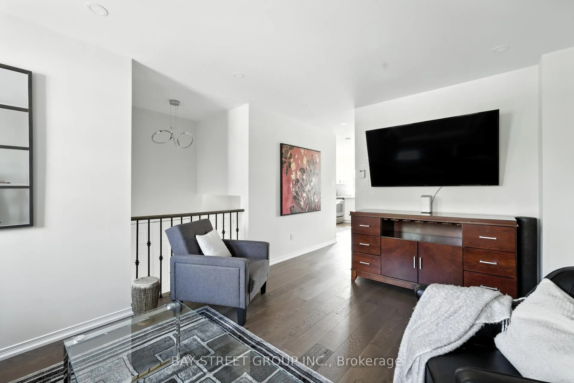 Photo 9 of 12 Stiles Avenue W, Aurora, Bayview Wellington — HOMEH