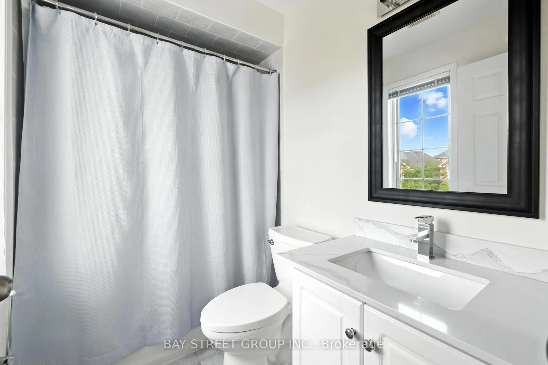 Photo 14 of 12 Stiles Avenue W, Aurora, Bayview Wellington — HOMEH