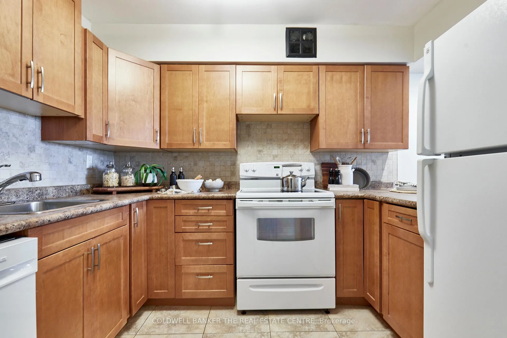 Photo 4 of Unit 401, 2 Westney Road N, Ajax, Central West — HOMEH