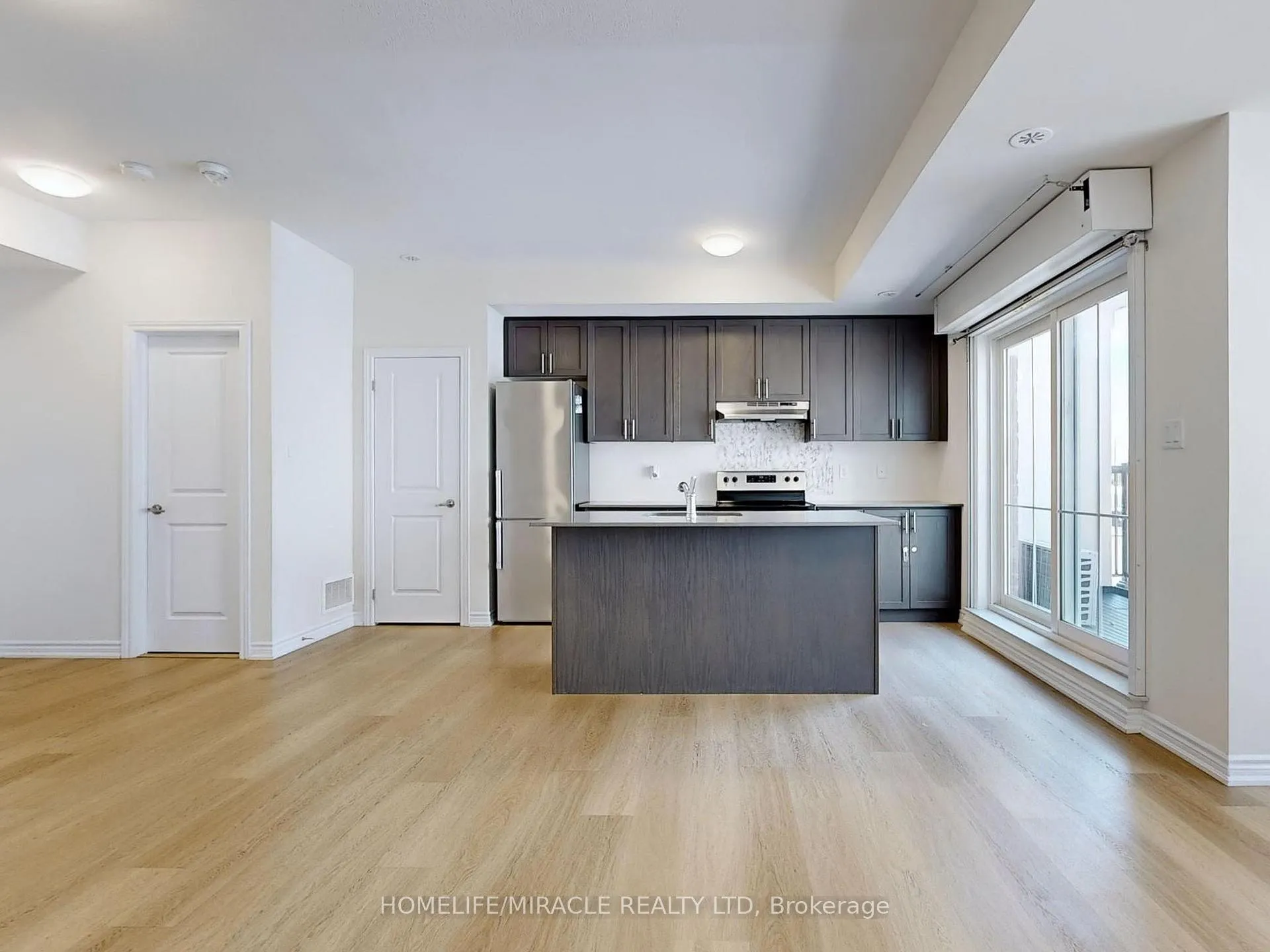 Photo 2 of Unit 9 UPPER, 490 Beresford Path, Oshawa, Central — HOMEH