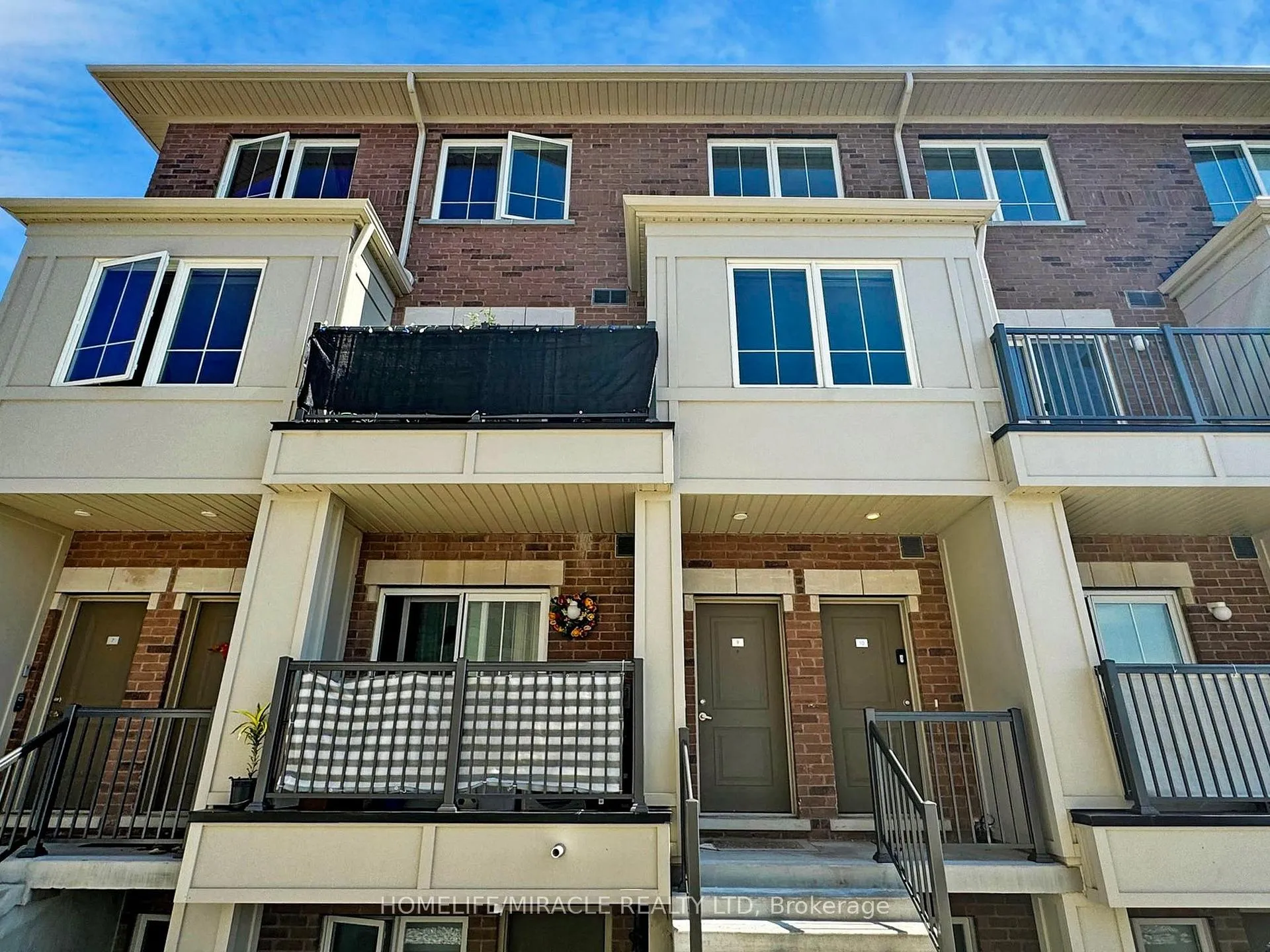 Photo 3 of Unit 9 UPPER, 490 Beresford Path, Oshawa, Central — HOMEH