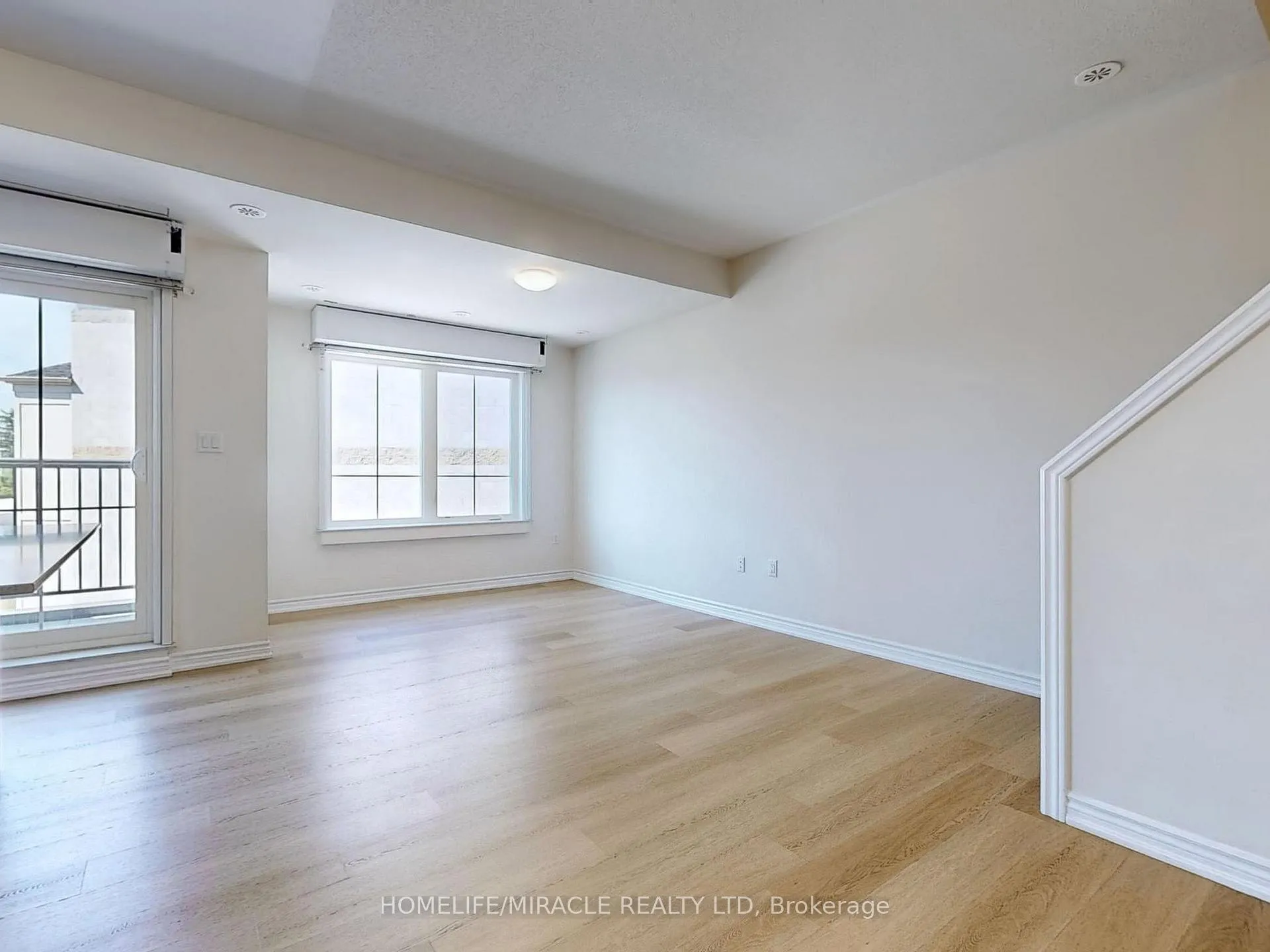 Photo 6 of Unit 9 UPPER, 490 Beresford Path, Oshawa, Central — HOMEH
