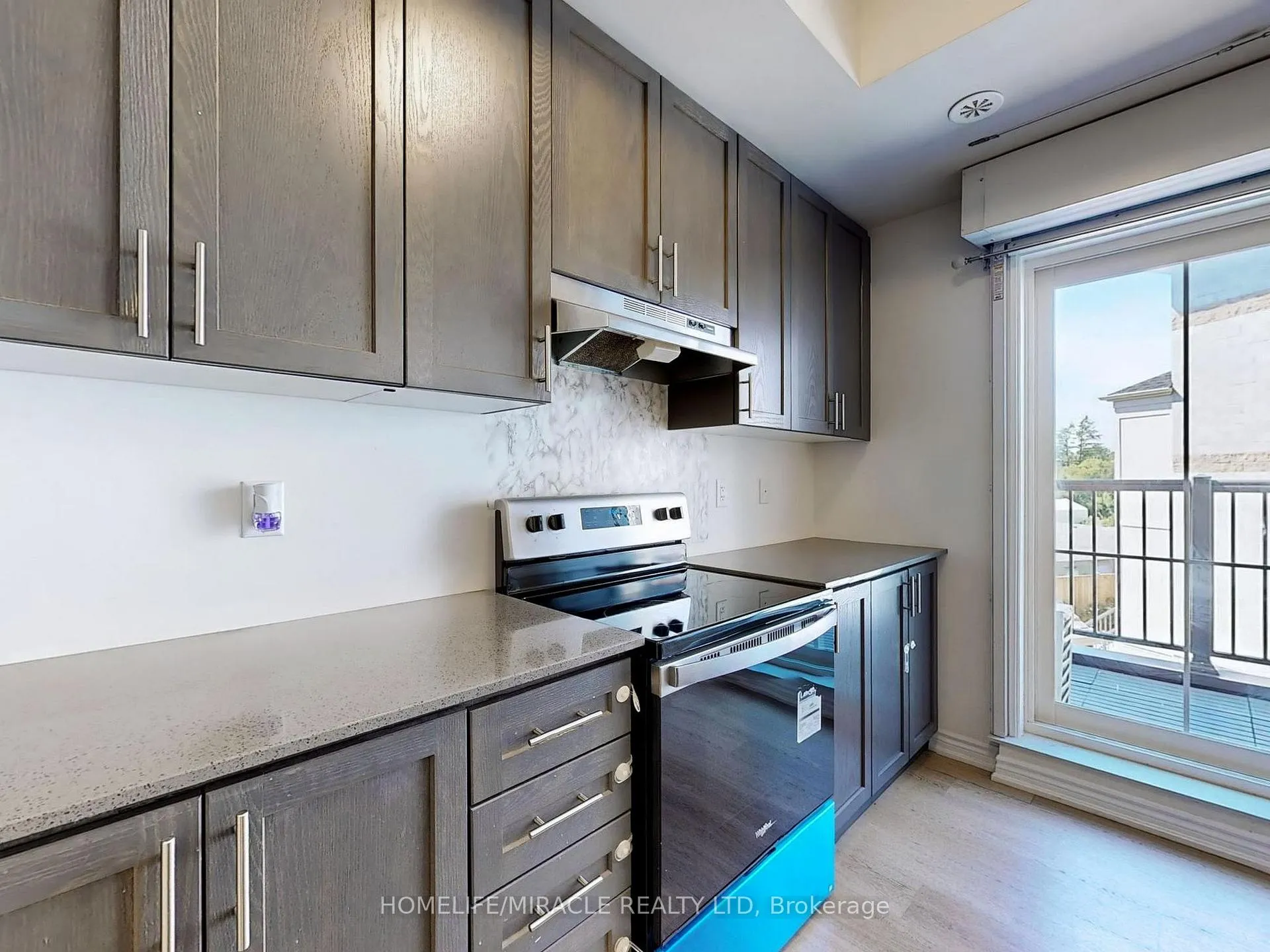 Photo 10 of Unit 9 UPPER, 490 Beresford Path, Oshawa, Central — HOMEH