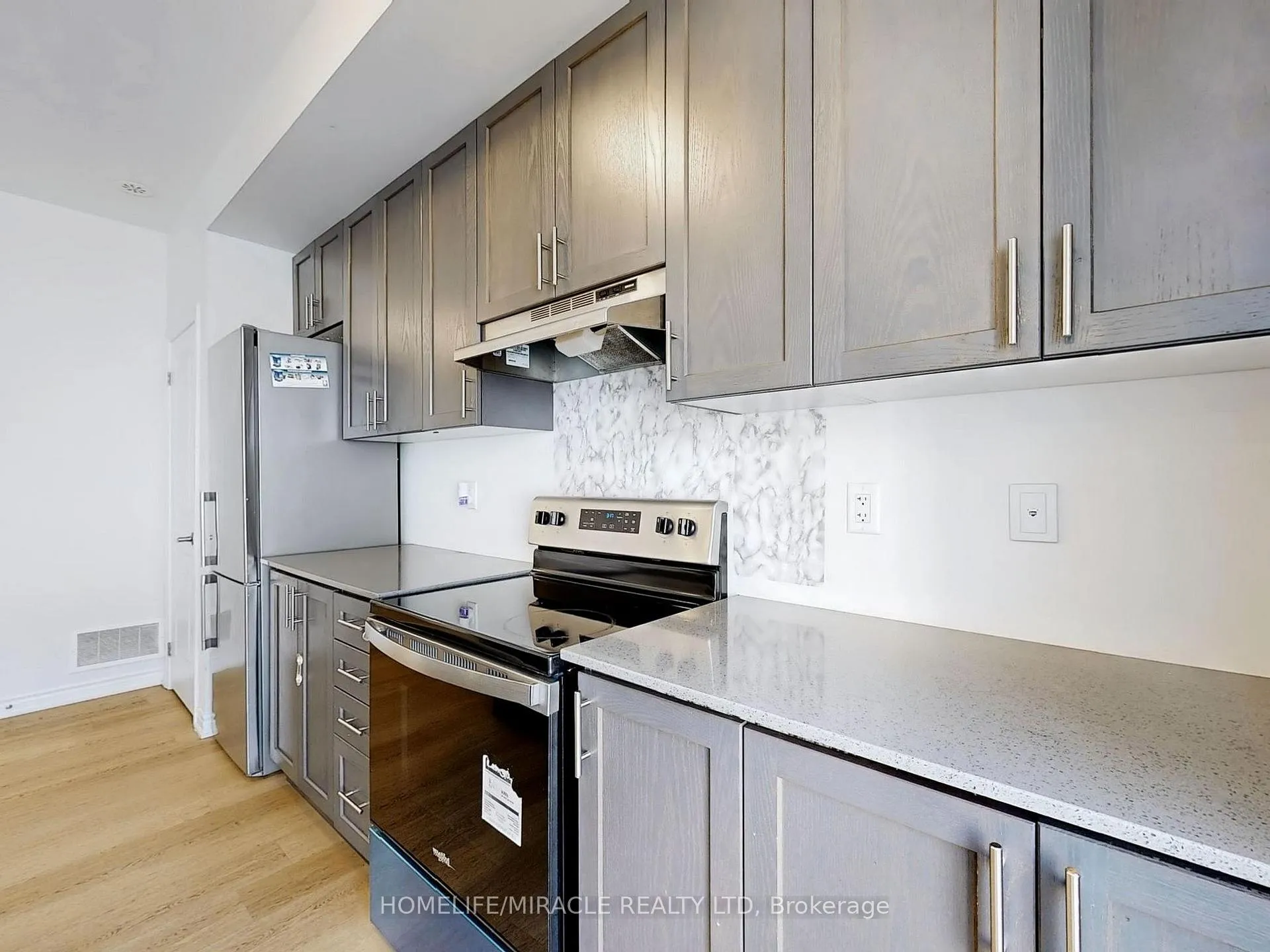 Photo 11 of Unit 9 UPPER, 490 Beresford Path, Oshawa, Central — HOMEH