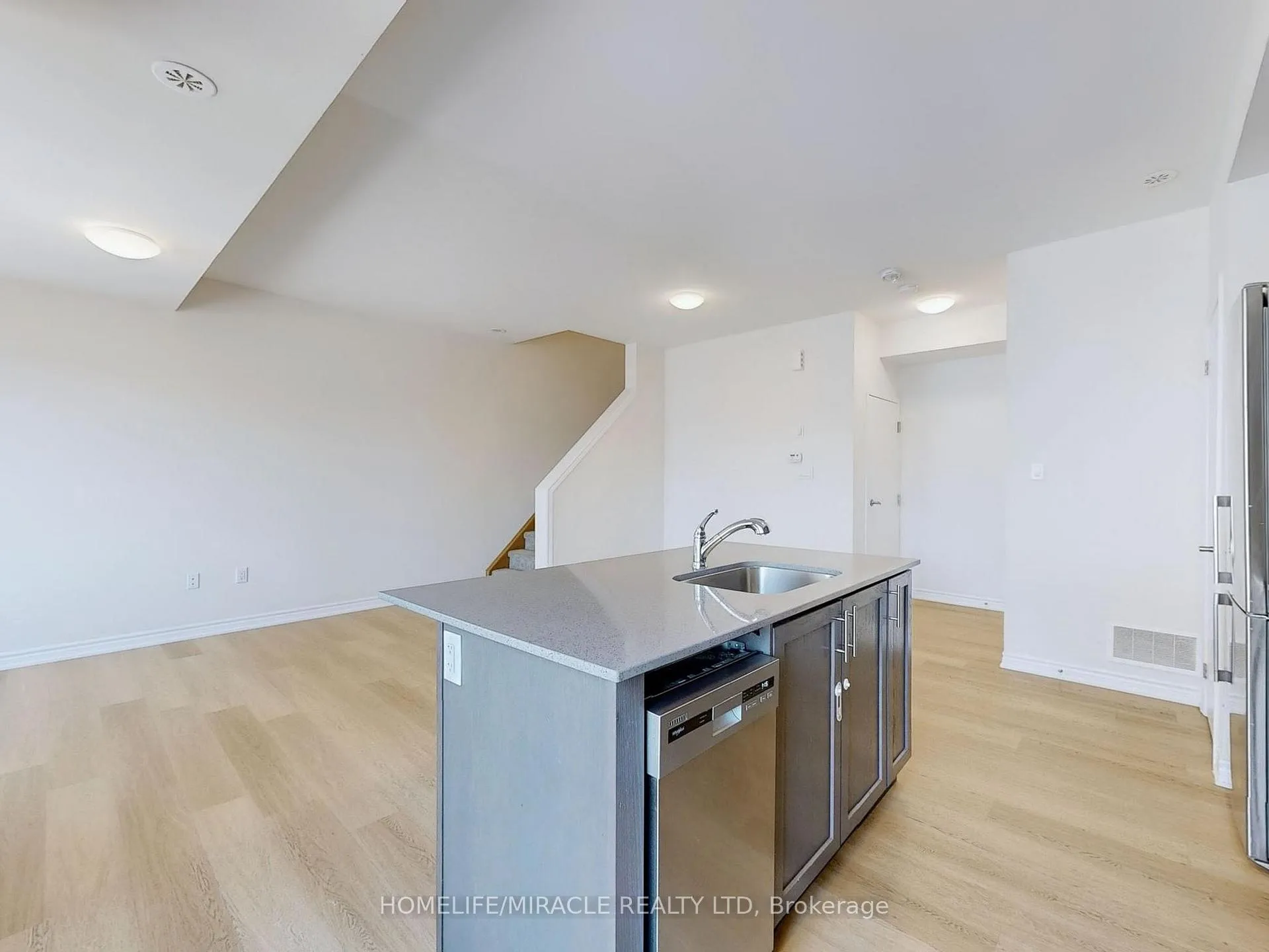 Photo 12 of Unit 9 UPPER, 490 Beresford Path, Oshawa, Central — HOMEH