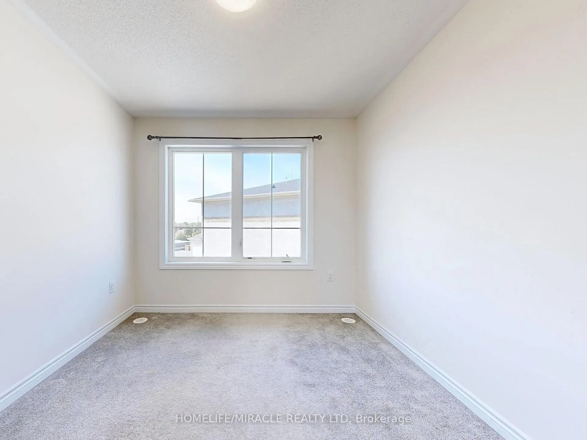 Photo 17 of Unit 9 UPPER, 490 Beresford Path, Oshawa, Central — HOMEH