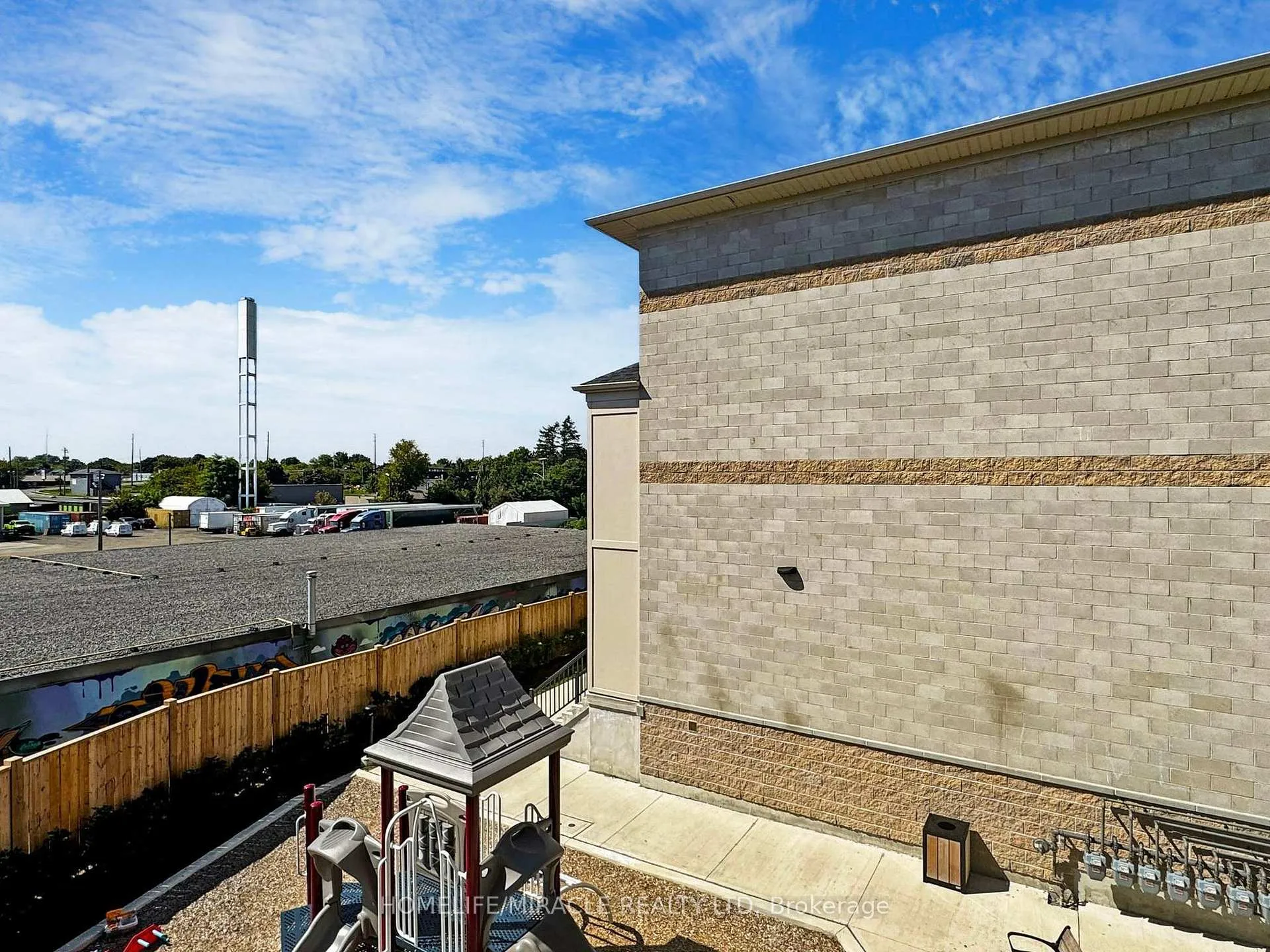 Photo 27 of Unit 9 UPPER, 490 Beresford Path, Oshawa, Central — HOMEH
