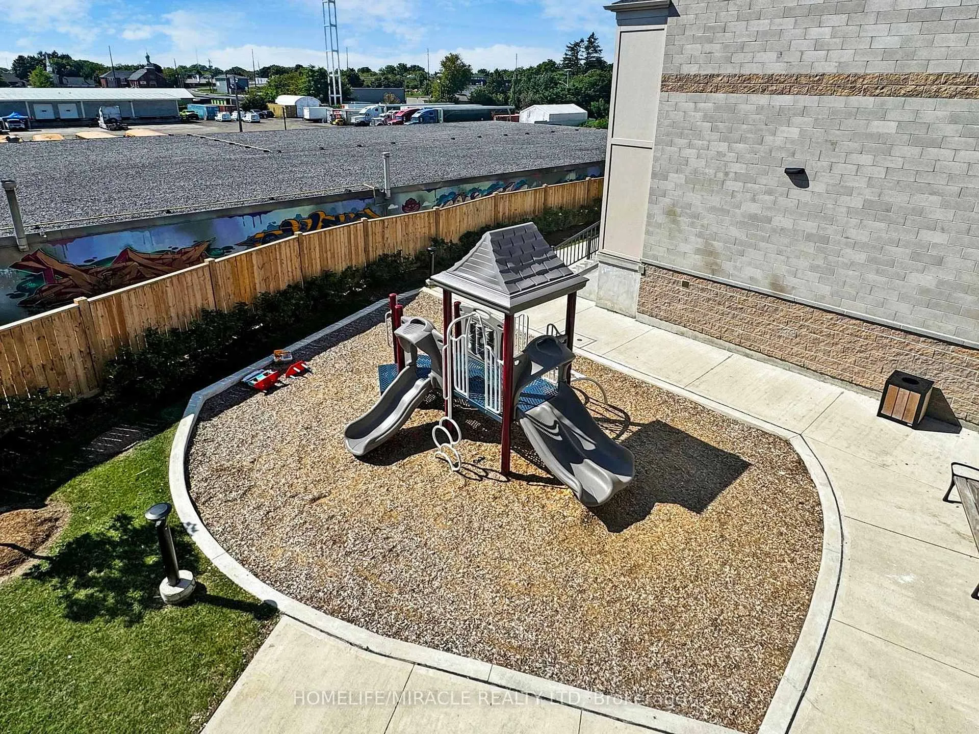 Photo 30 of Unit 9 UPPER, 490 Beresford Path, Oshawa, Central — HOMEH