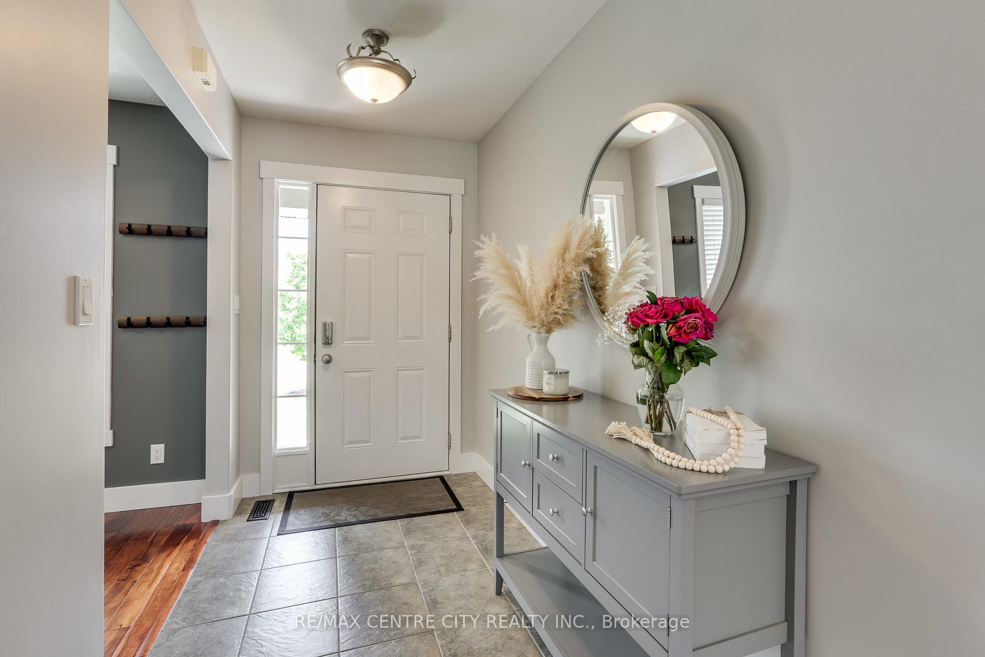 Photo 5 of 52 Owen Court, Central Elgin, Rural Central Elgin — HOMEH