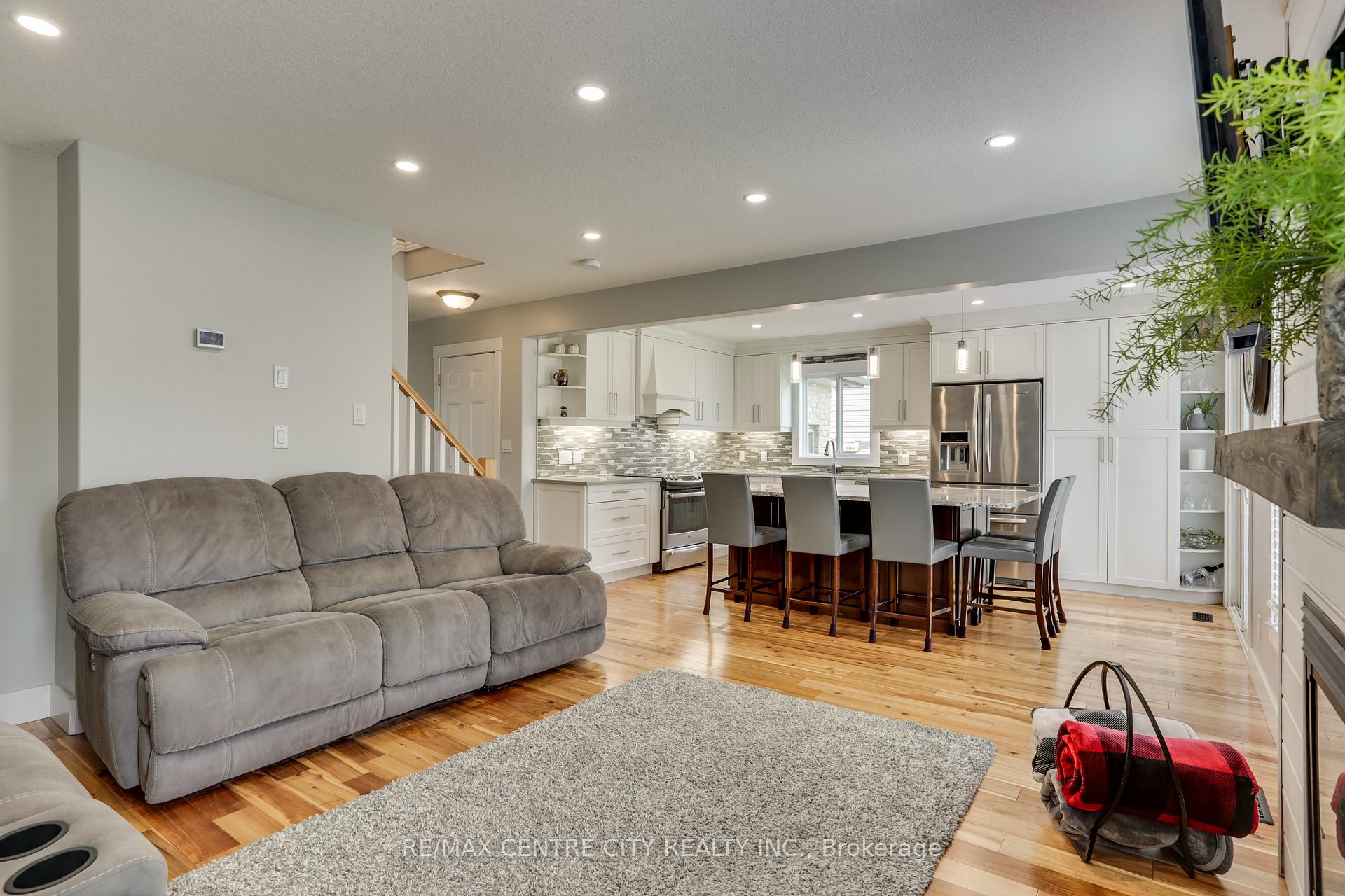 Photo 10 of 52 Owen Court, Central Elgin, Rural Central Elgin — HOMEH