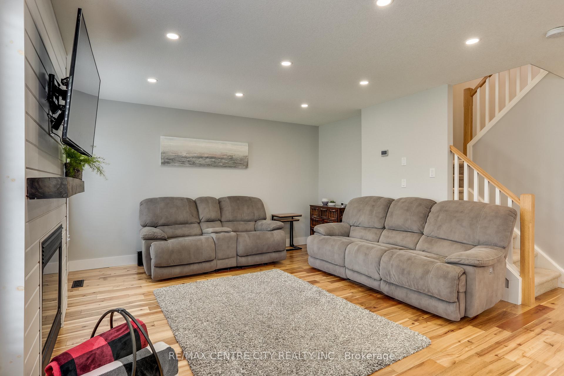 Photo 12 of 52 Owen Court, Central Elgin, Rural Central Elgin — HOMEH