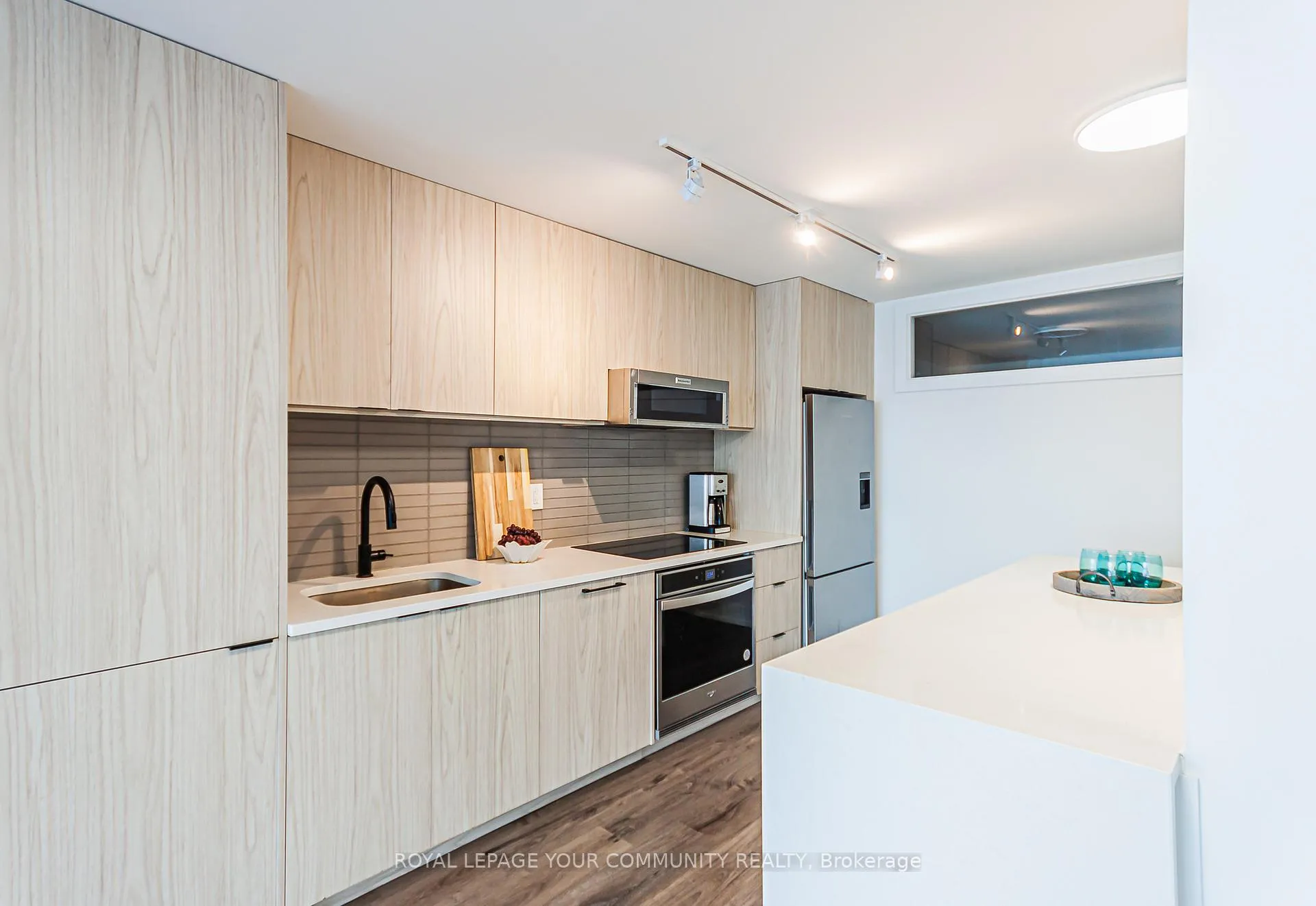 Photo 9 of Unit 807, 185 Dunlop Street E, Barrie, Lakeshore — HOMEH