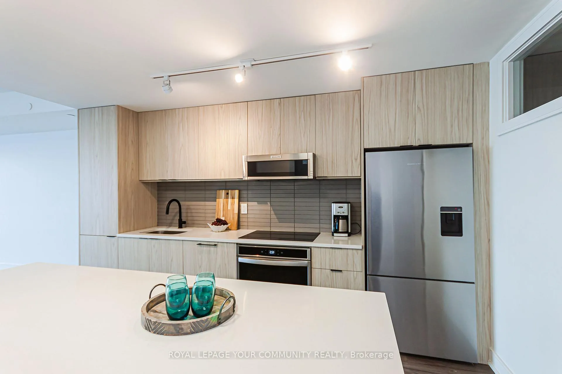 Photo 10 of Unit 807, 185 Dunlop Street E, Barrie, Lakeshore — HOMEH