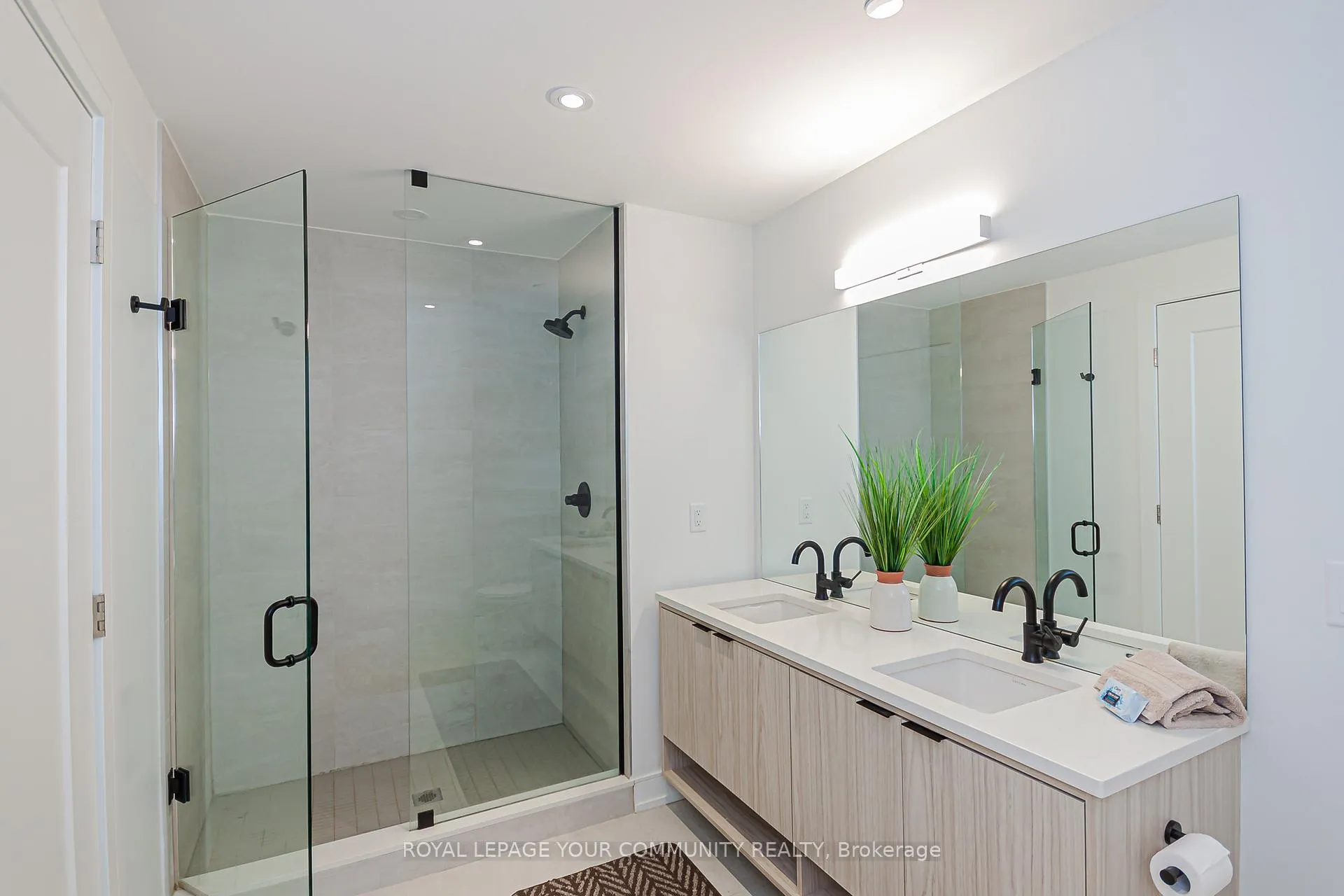 Photo 16 of Unit 807, 185 Dunlop Street E, Barrie, Lakeshore — HOMEH