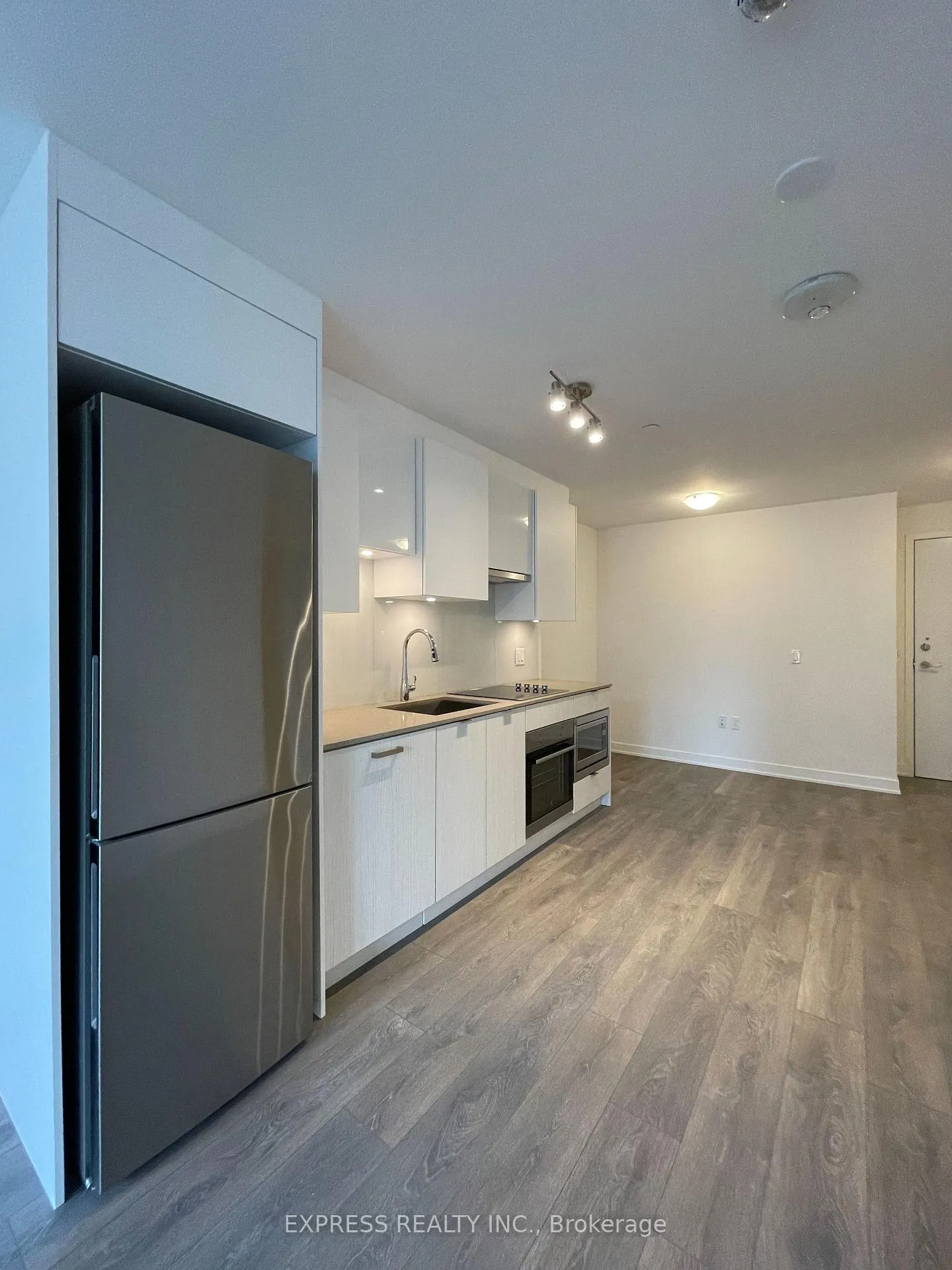 Photo 2 of Unit 401, 99 Broadway Avenue, Toronto, Mount Pleasant West — HOMEH