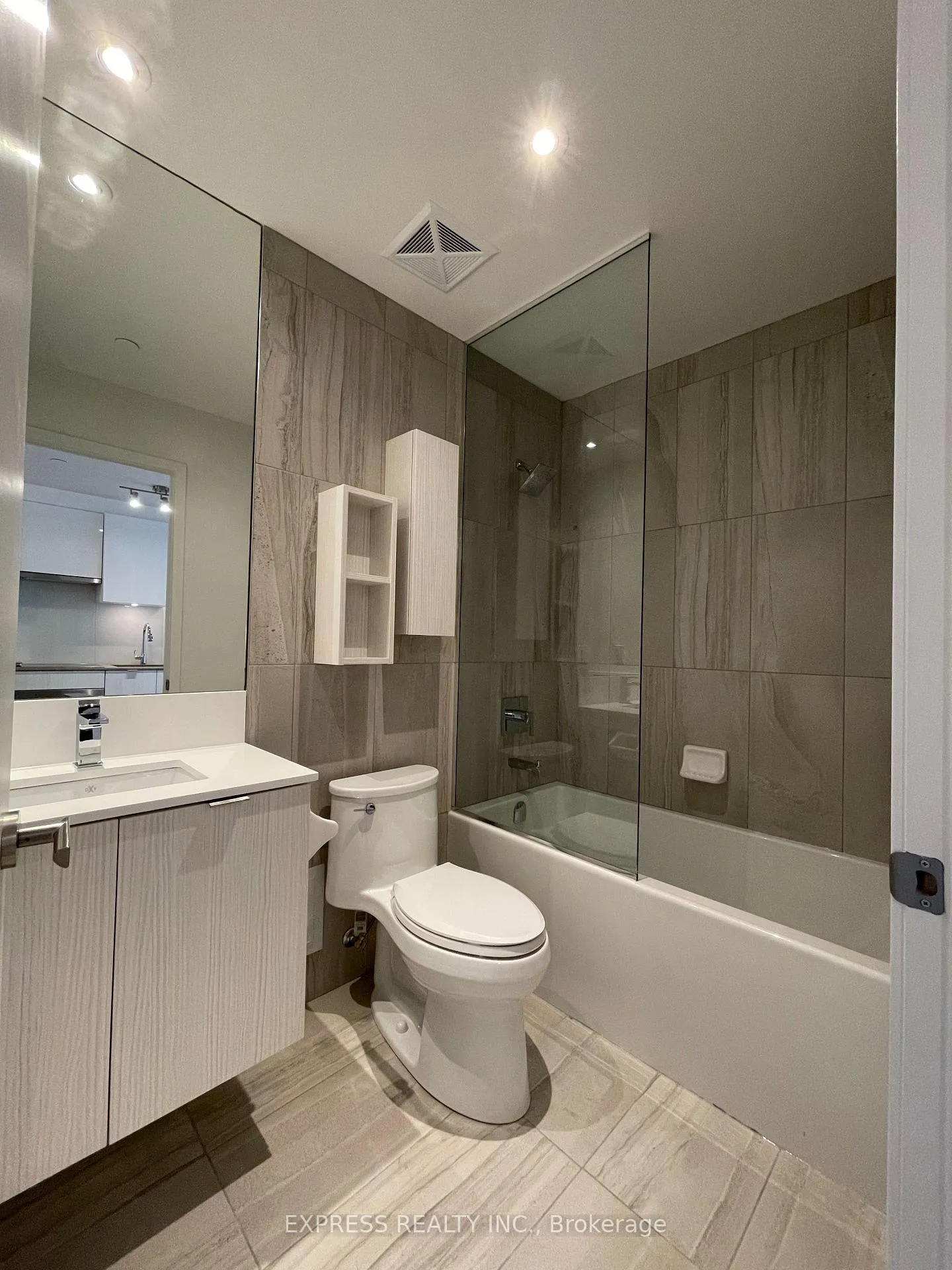 Photo 8 of Unit 401, 99 Broadway Avenue, Toronto, Mount Pleasant West — HOMEH