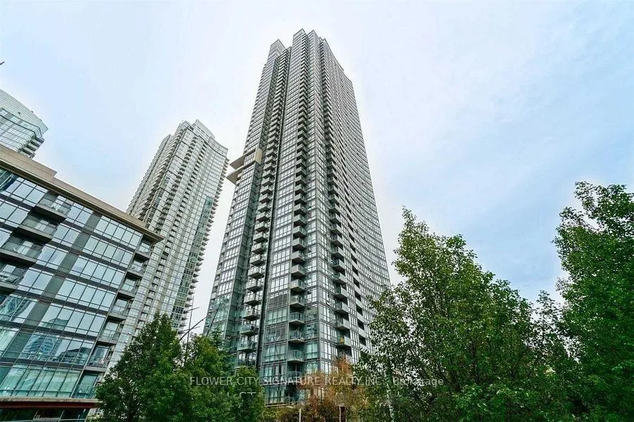 Front of Unit 806, 11 Brunel Court