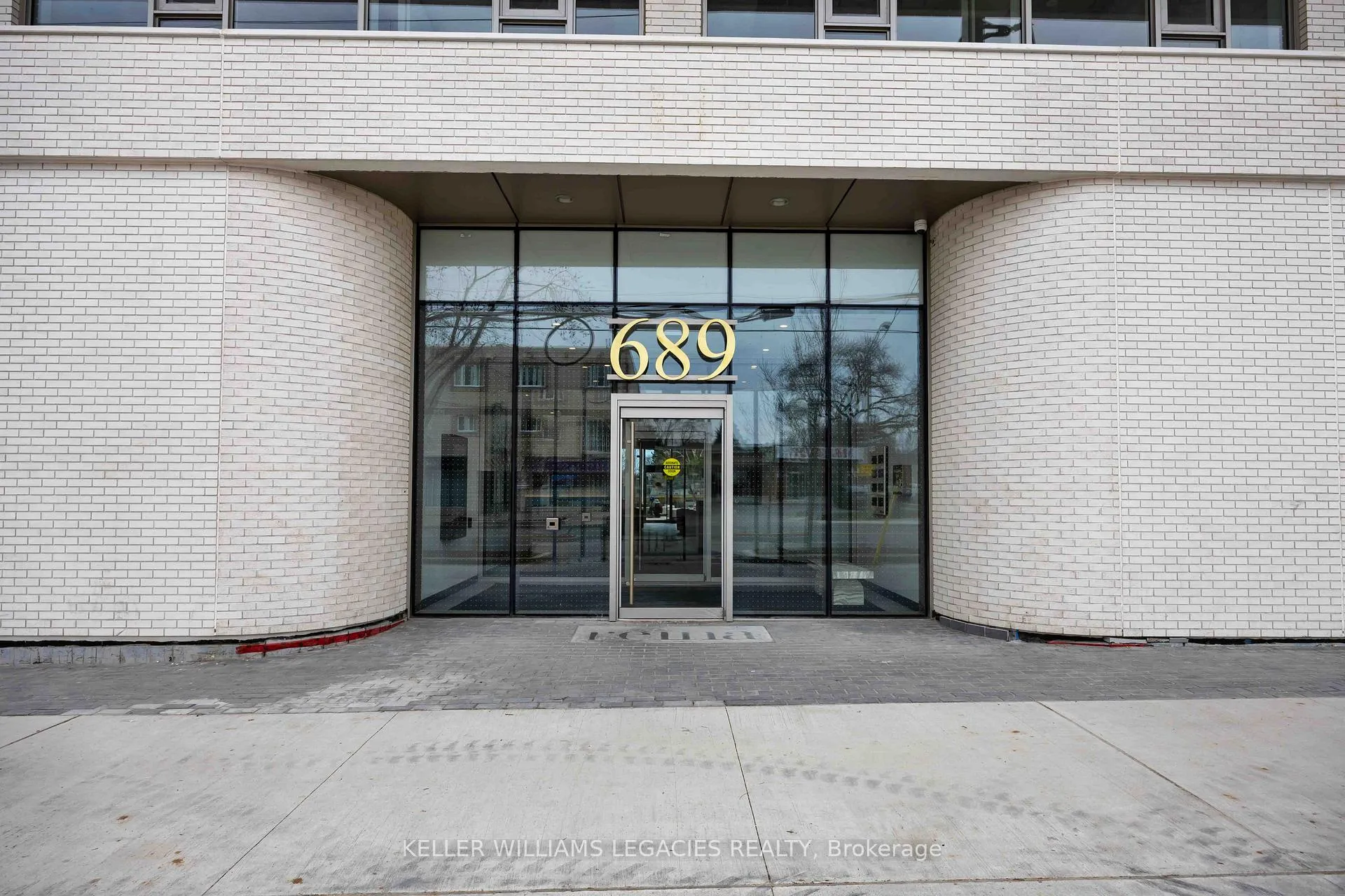 Front of Unit 201, 689 The Queensway