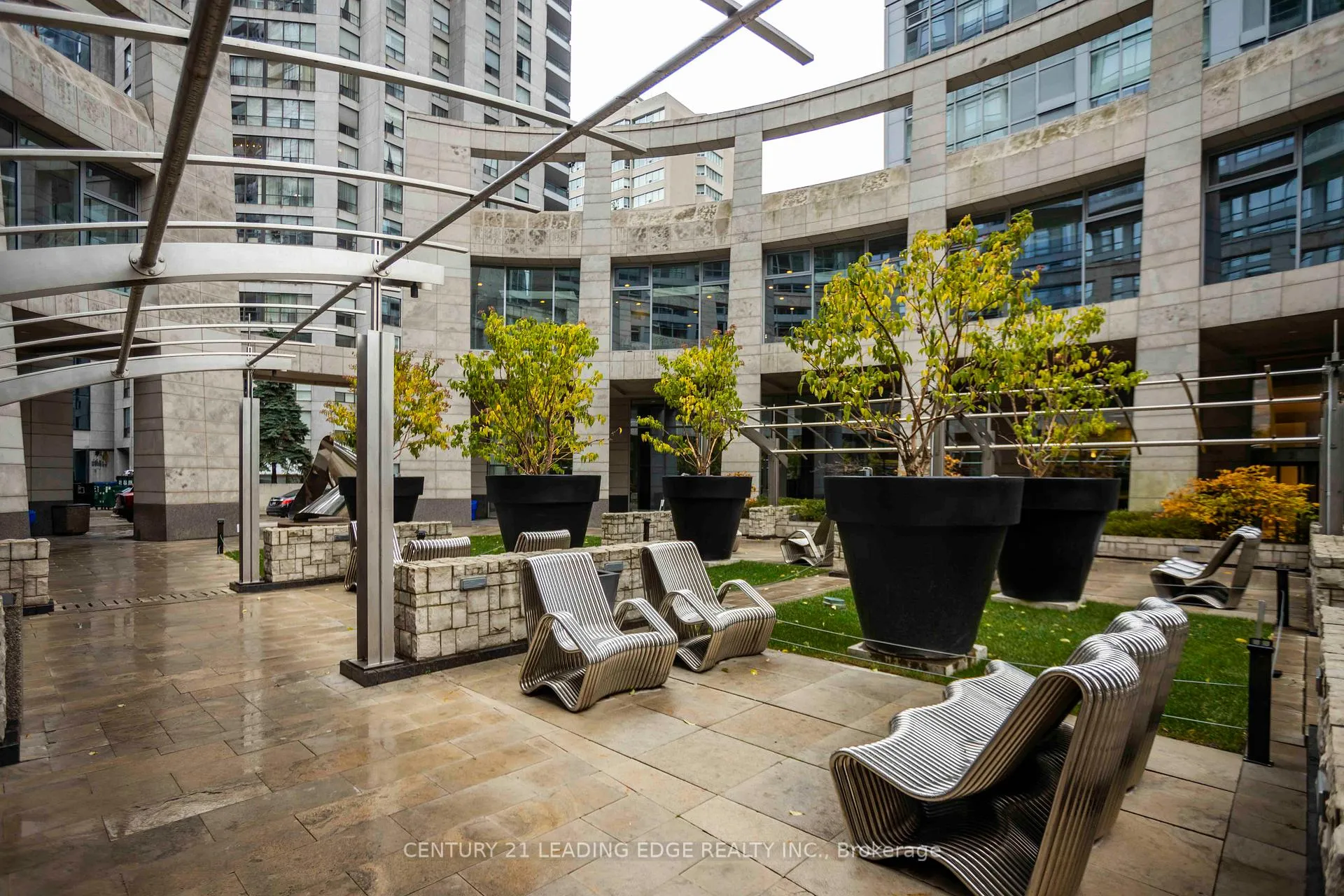Photo 4 of Unit Loft #5, 2191 Yonge Street, Toronto, Mount Pleasant West — HOMEH