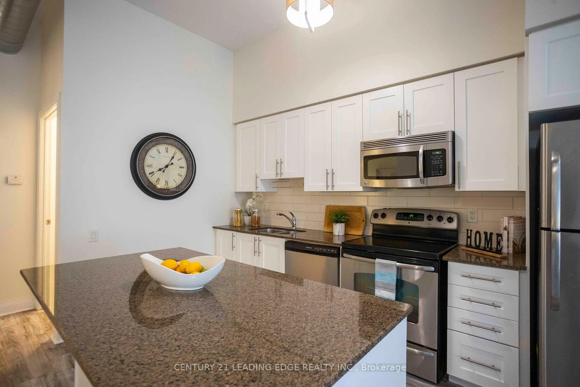 Photo 10 of Unit Loft #5, 2191 Yonge Street, Toronto, Mount Pleasant West — HOMEH
