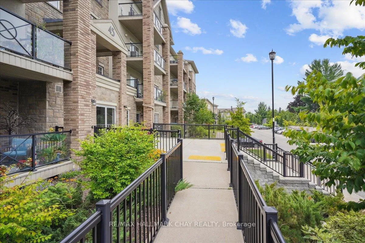 Photo 3 of Unit 408, 45 Ferndale Drive S, Barrie, Ardagh — HOMEH